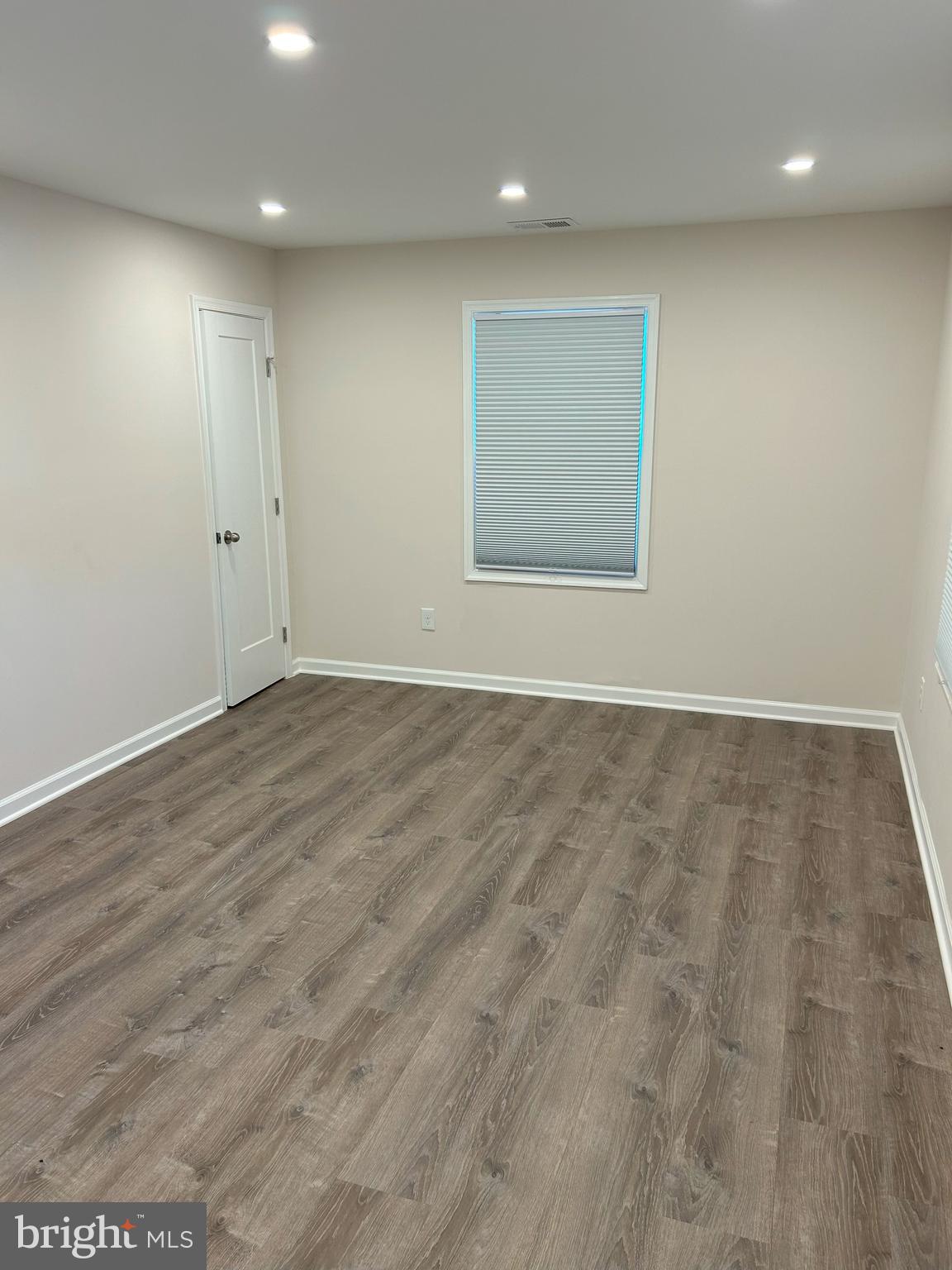 LINCOLN PARK - Residential Lease