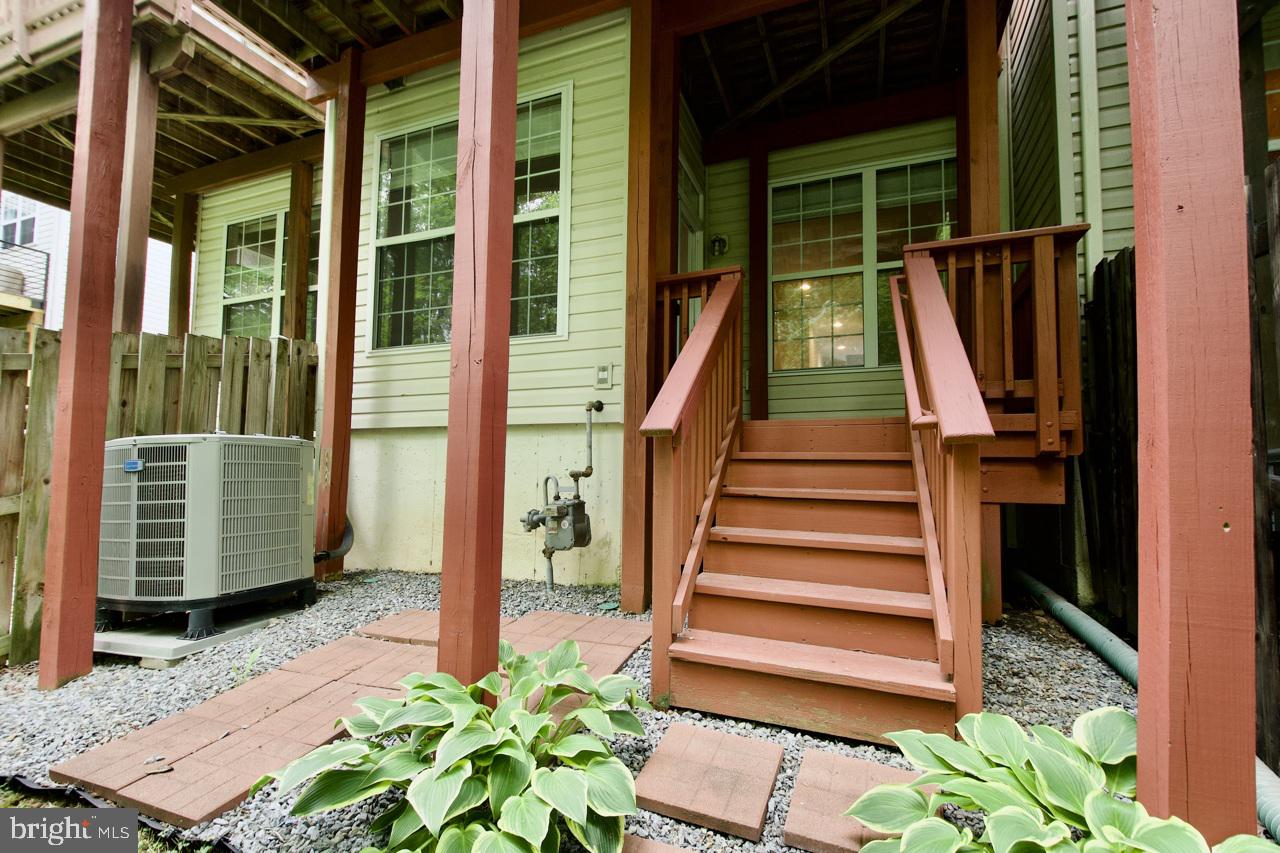 GROVE AT HUNTLEY MEADOWS - Residential Lease