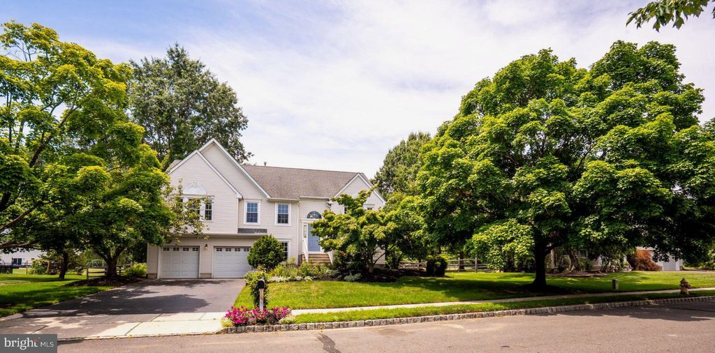 Photo of 8 Amberfield Road, ROBBINSVILLE, NJ 08691 (MLS # NJME2080834)