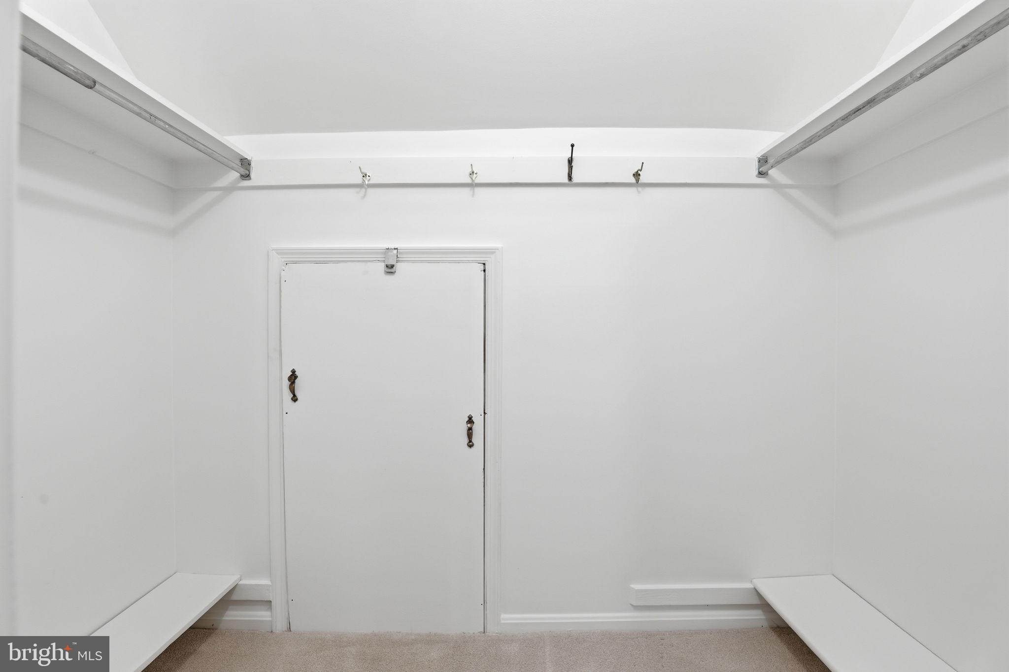 VIENNA OAKS - Residential