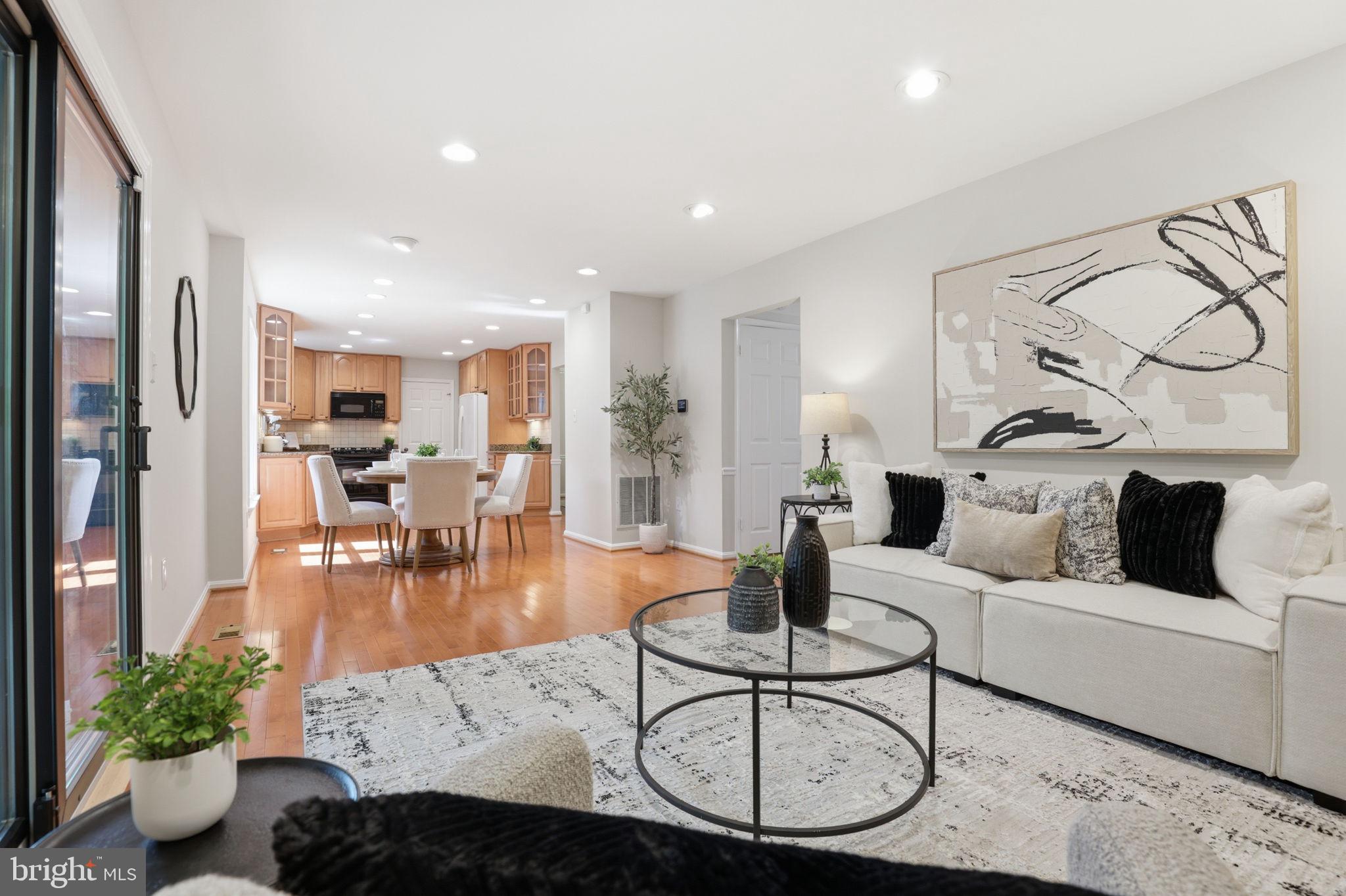 VIENNA OAKS - Residential