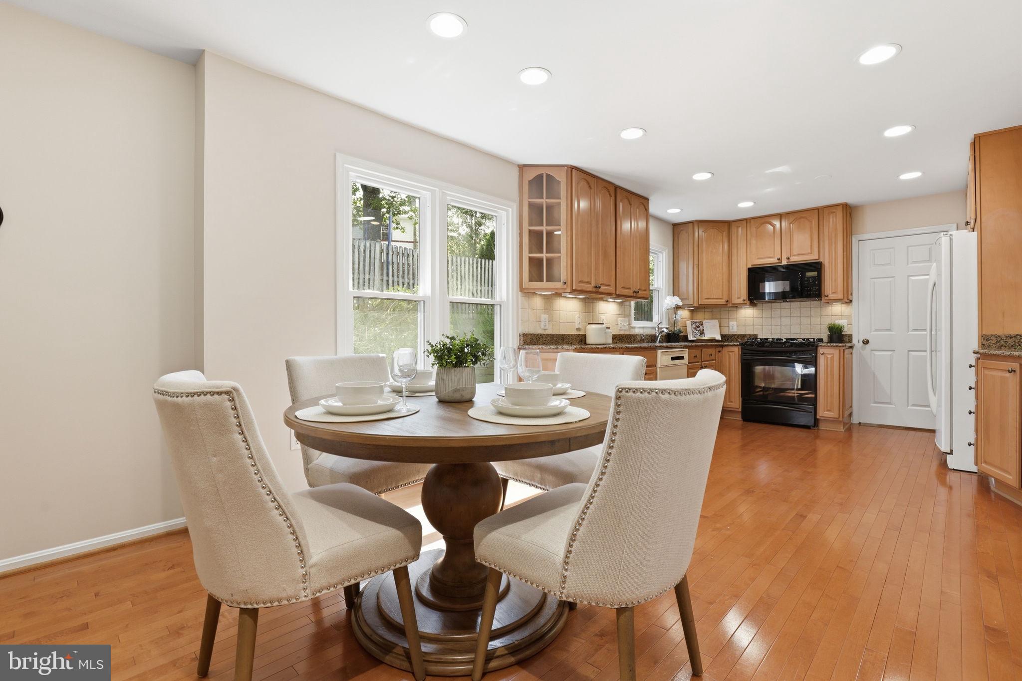 VIENNA OAKS - Residential