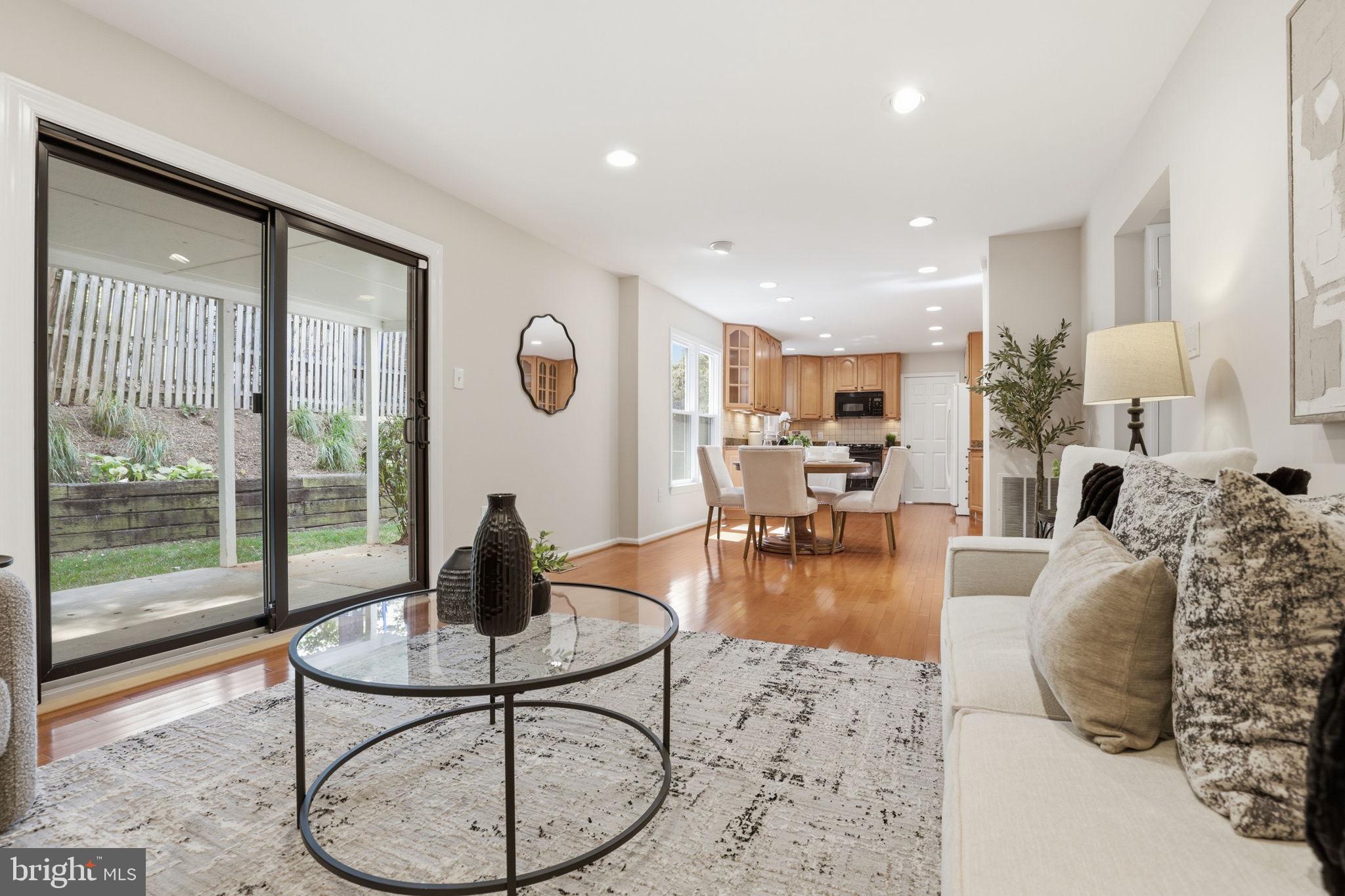 VIENNA OAKS - Residential
