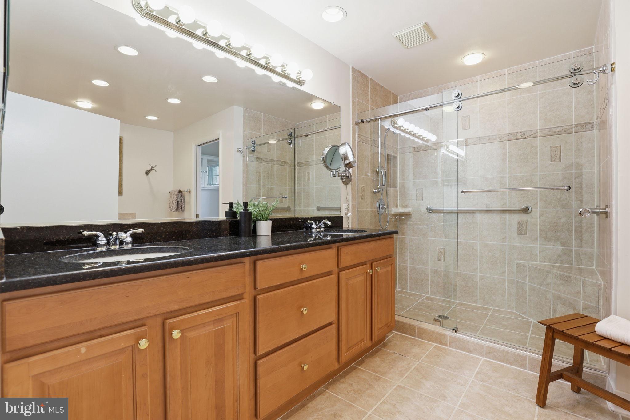 VIENNA OAKS - Residential