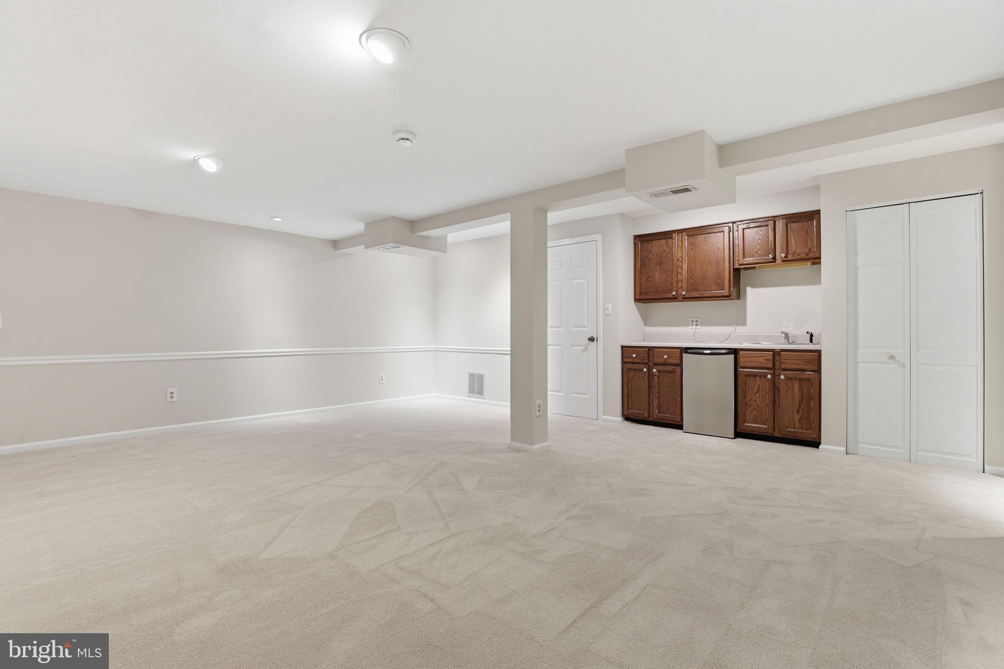 VIENNA OAKS - Residential