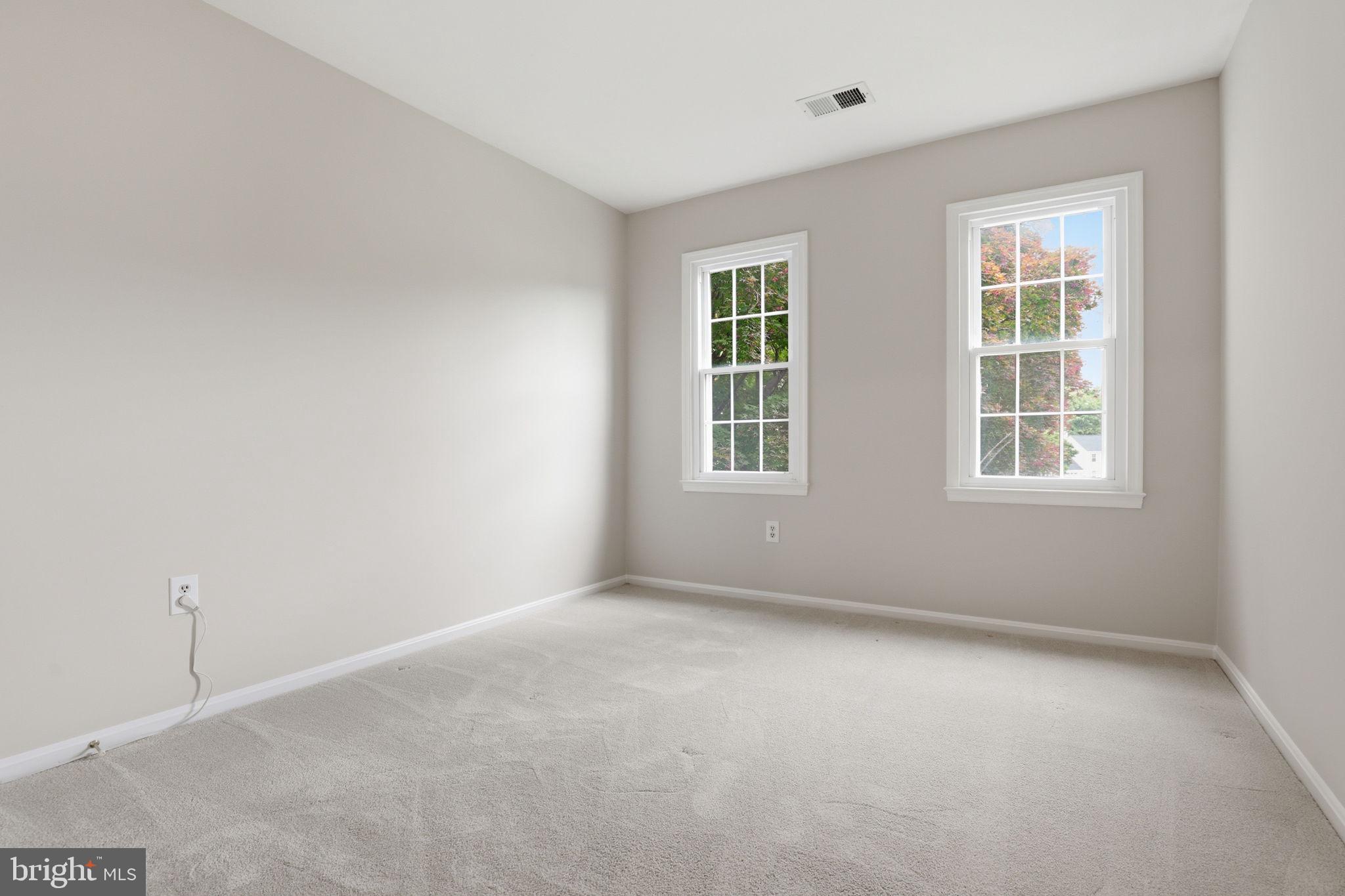 VIENNA OAKS - Residential