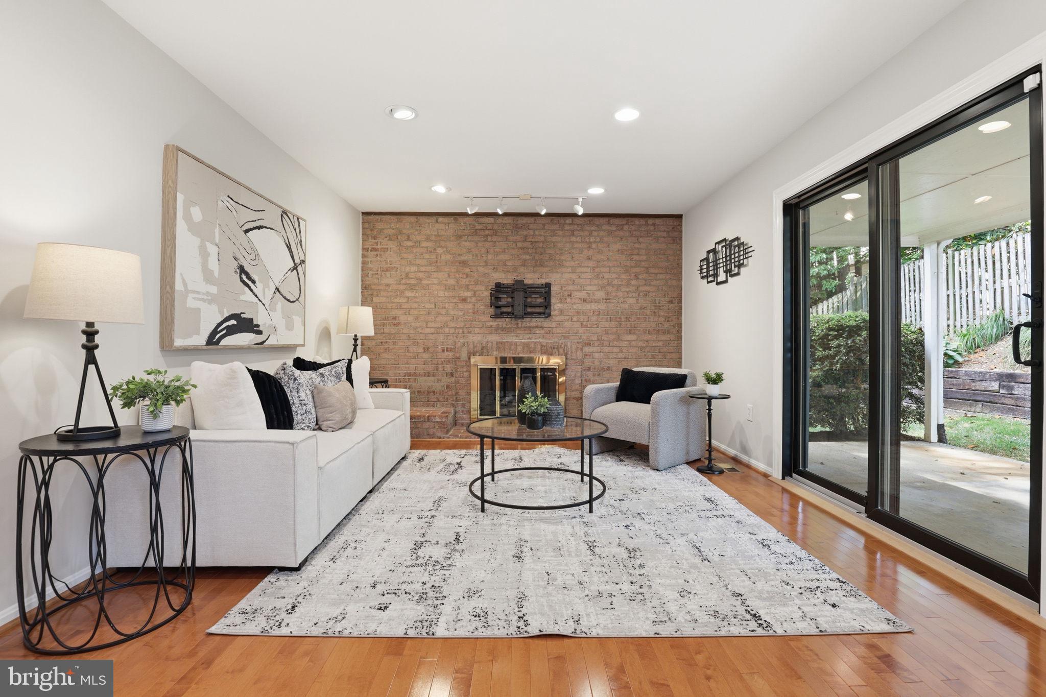 VIENNA OAKS - Residential