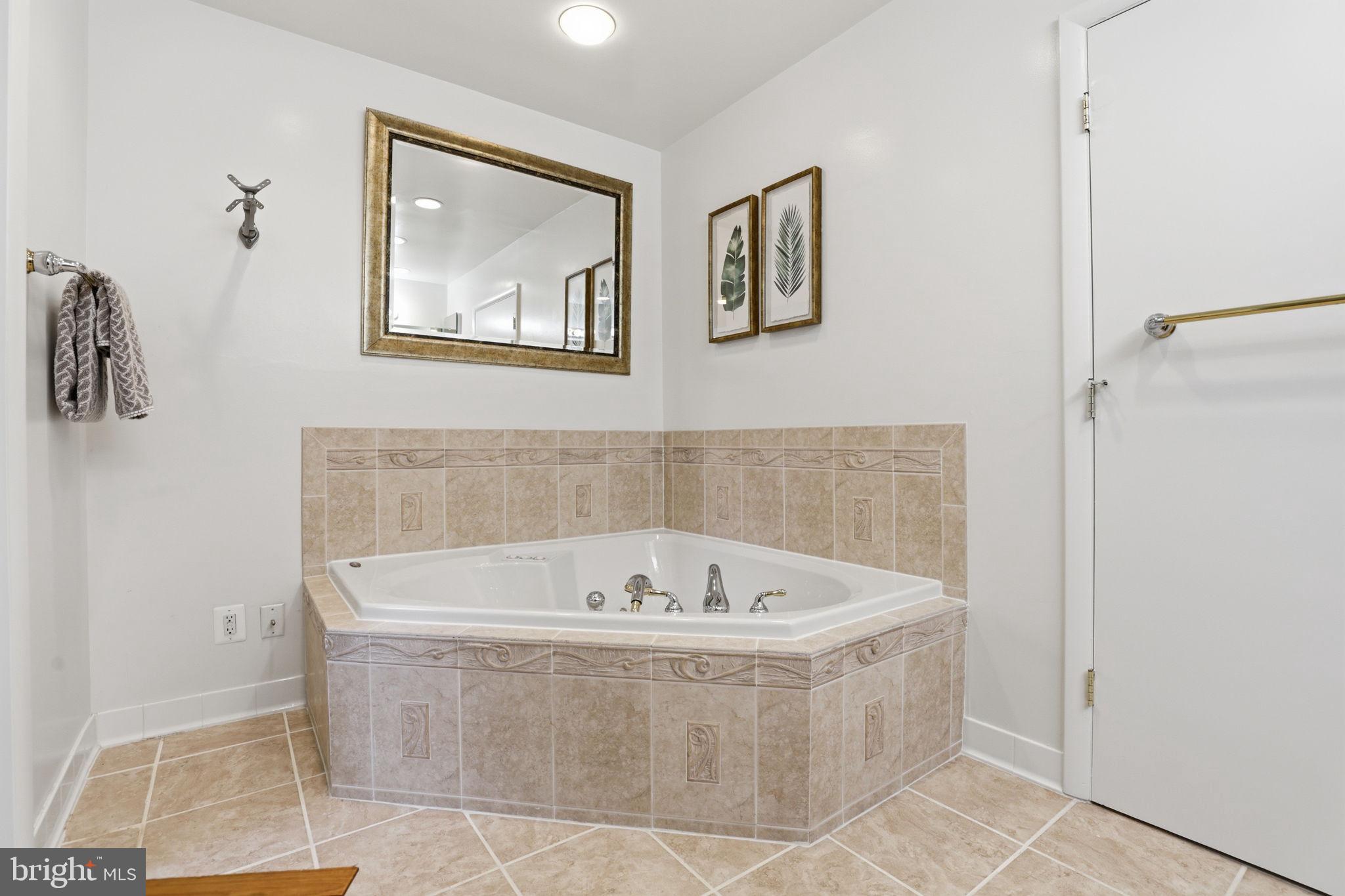 VIENNA OAKS - Residential