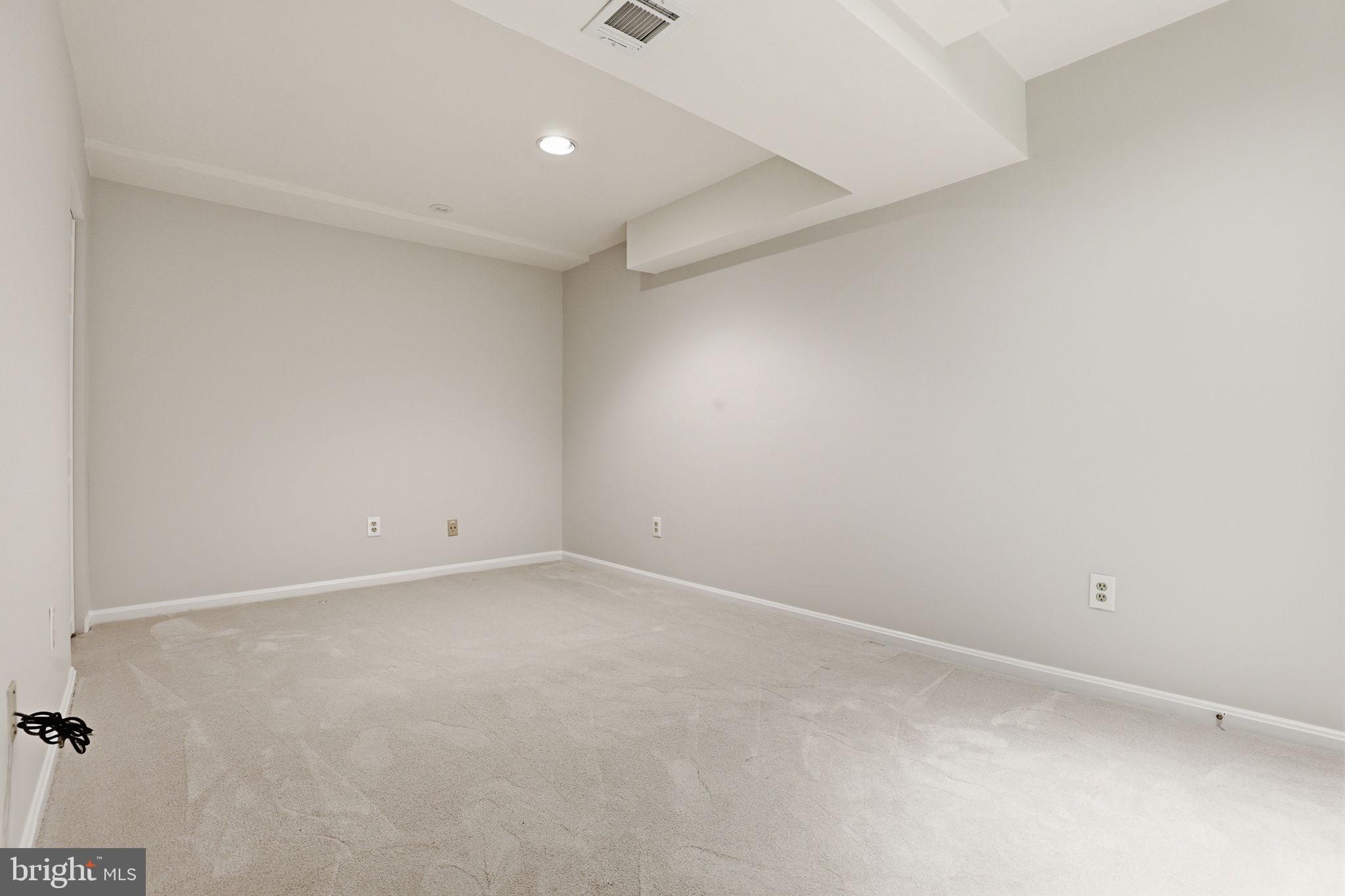 VIENNA OAKS - Residential