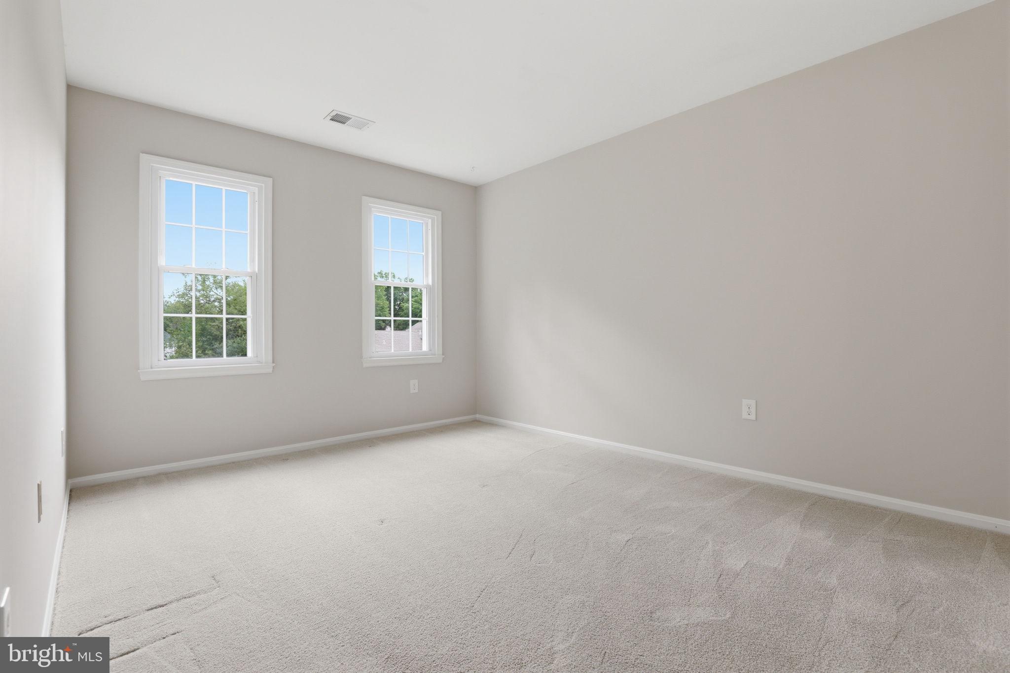 VIENNA OAKS - Residential