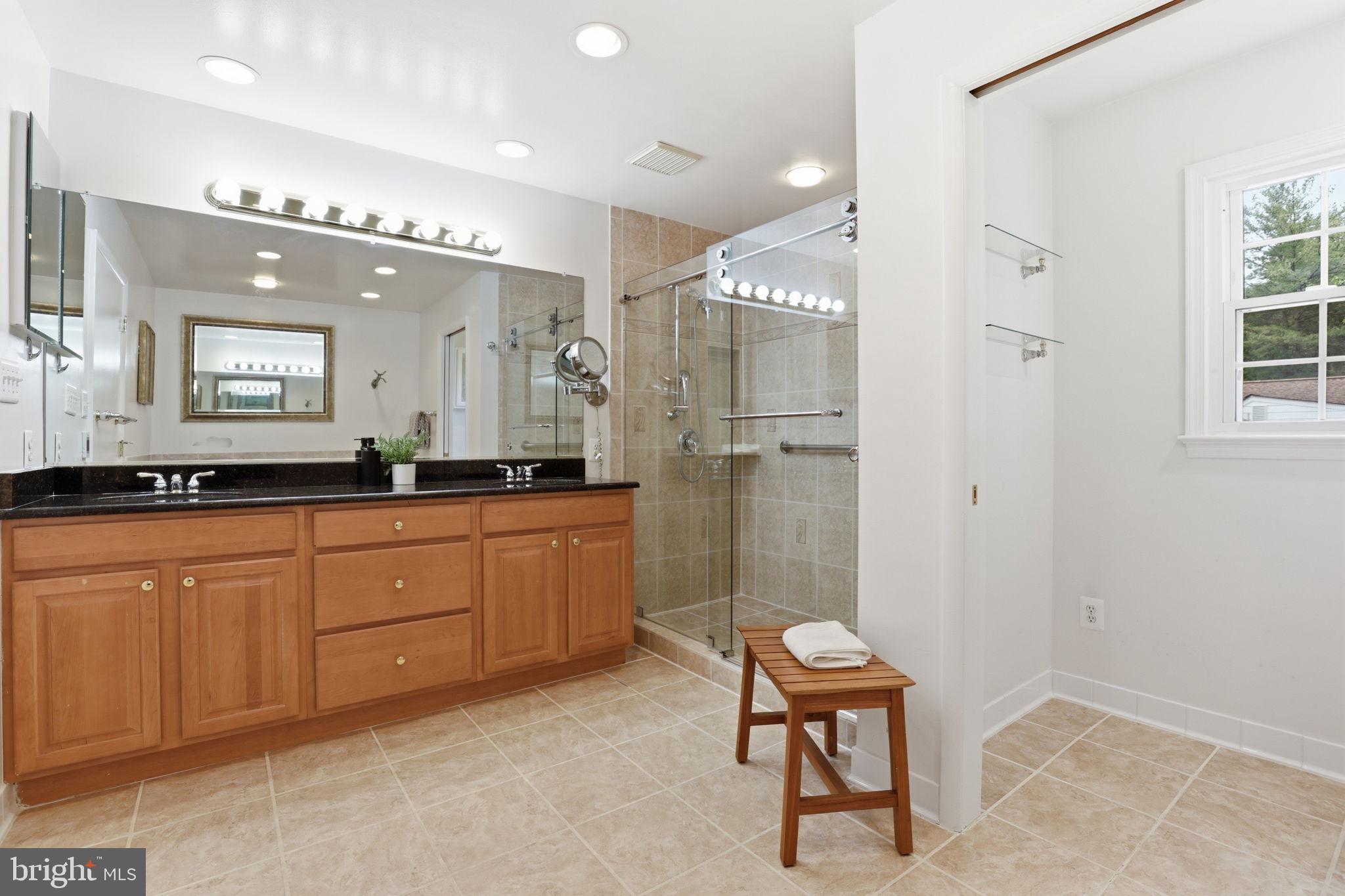 VIENNA OAKS - Residential
