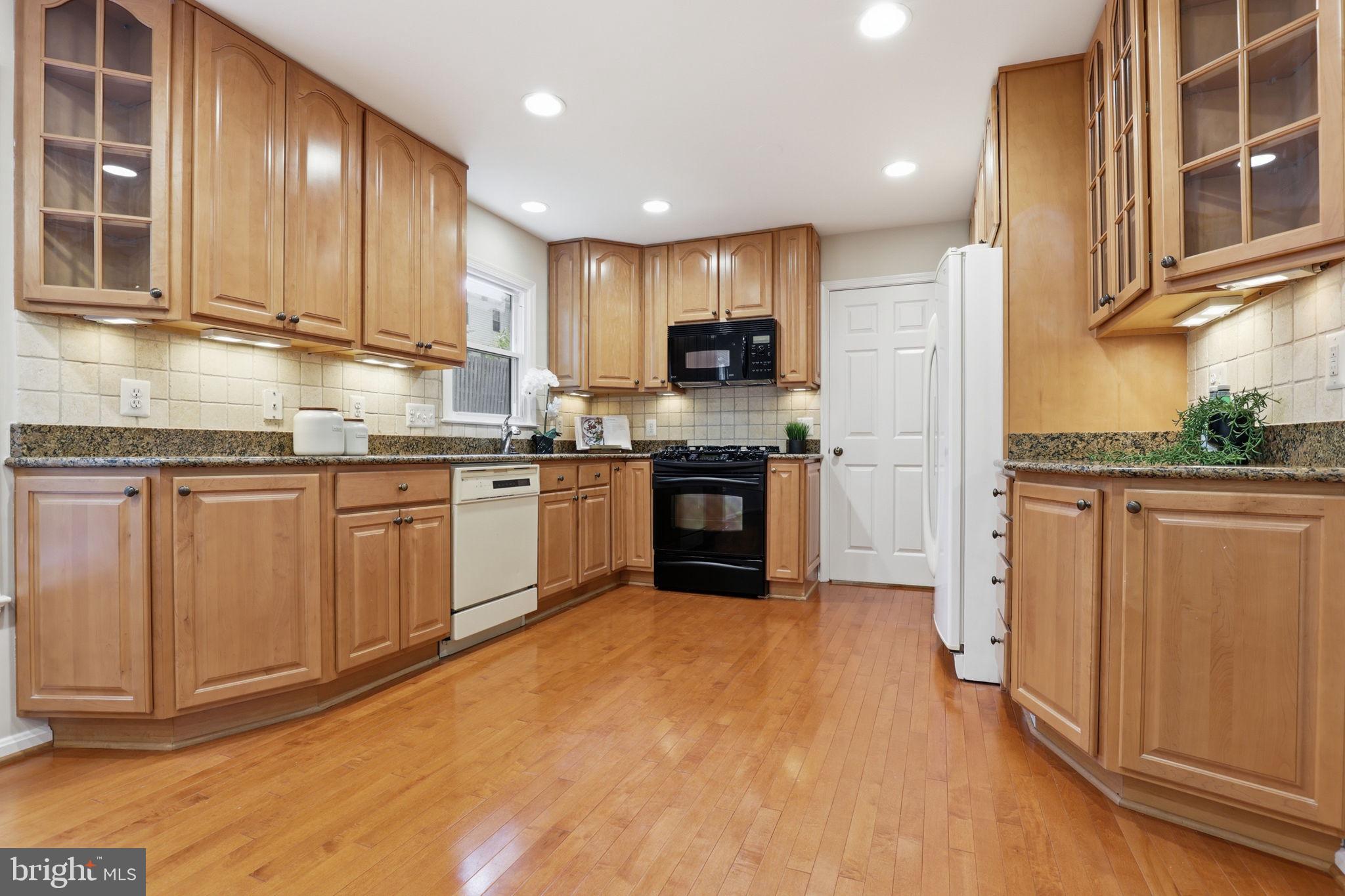 VIENNA OAKS - Residential