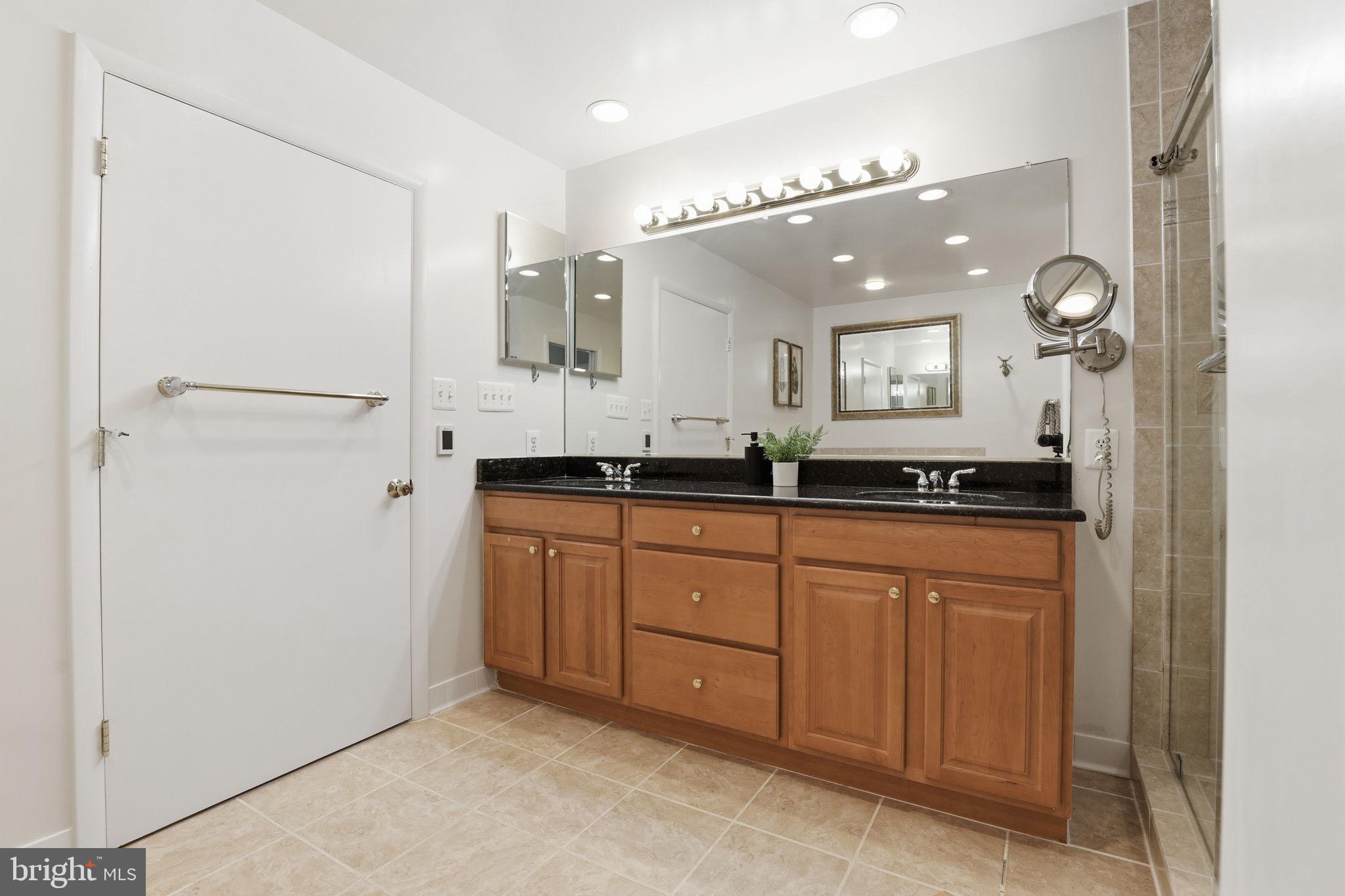 VIENNA OAKS - Residential