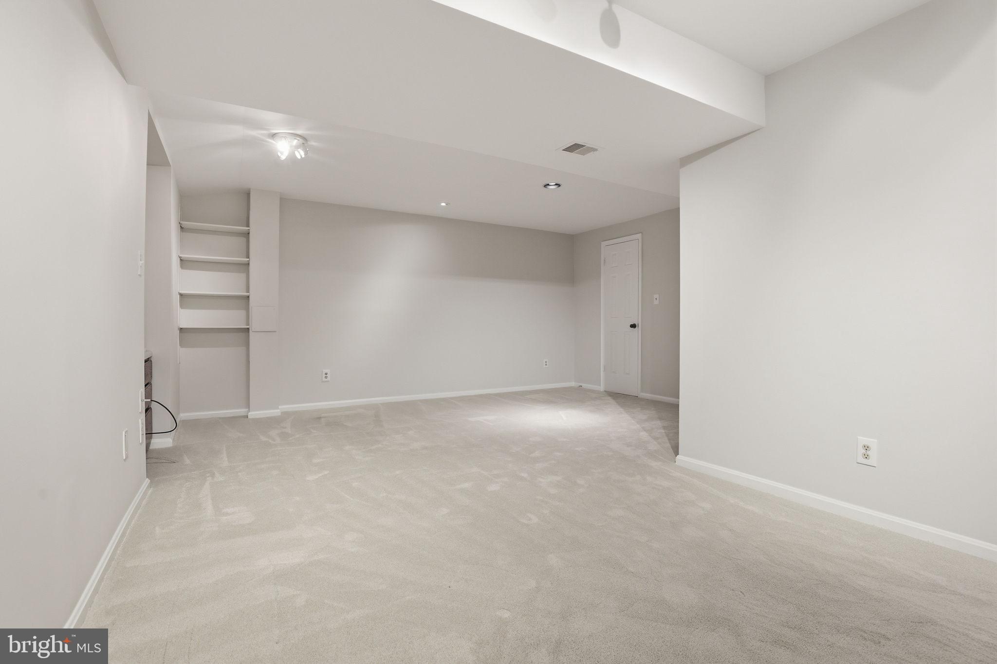 VIENNA OAKS - Residential