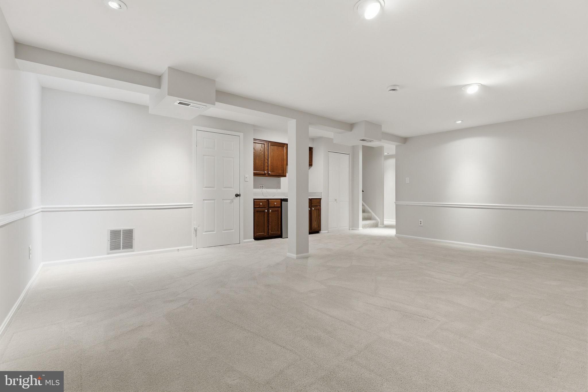 VIENNA OAKS - Residential