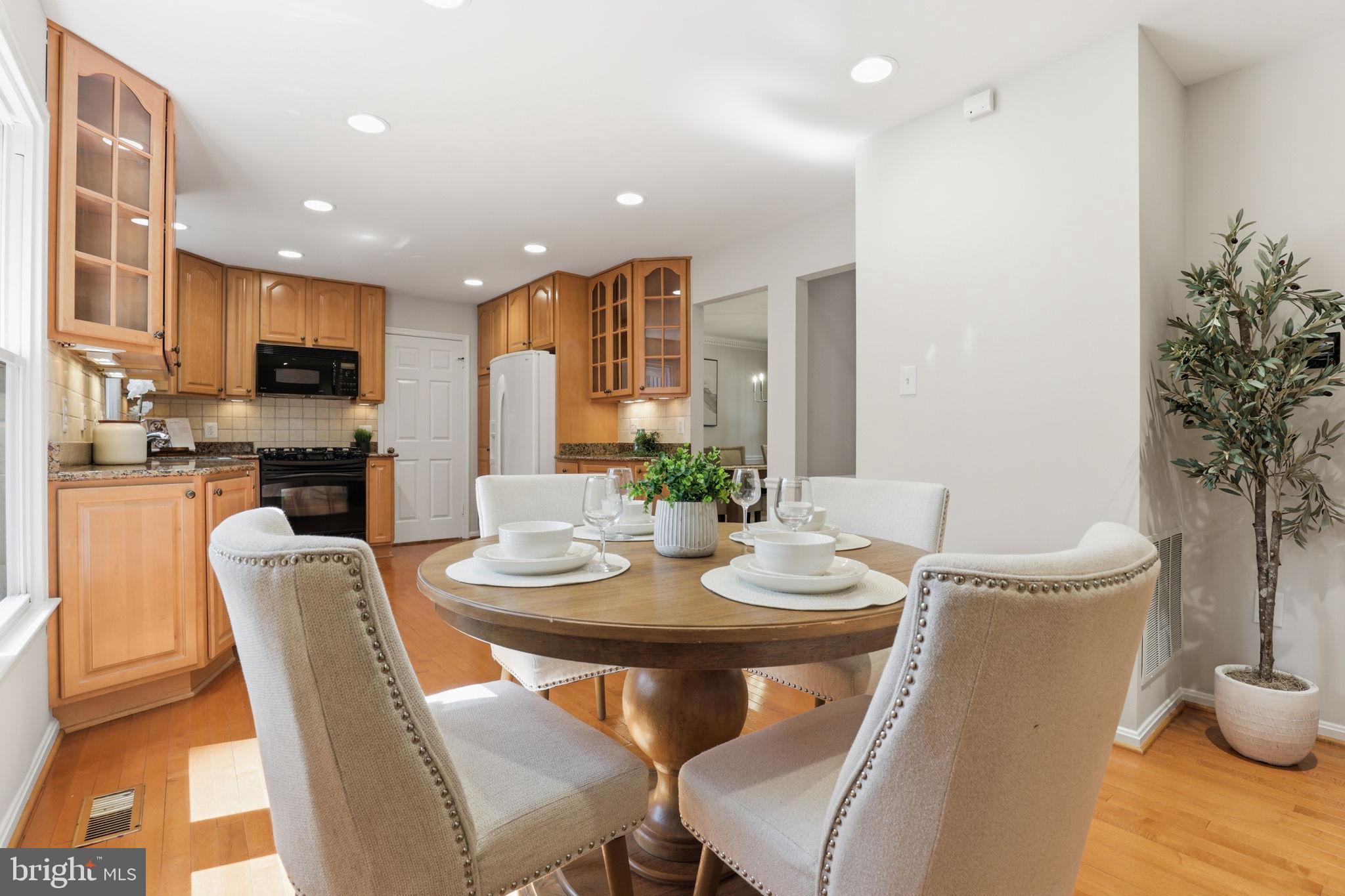VIENNA OAKS - Residential