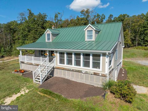 Photo of 25 Mcdaniel Lane, MIDDLETOWN, VA 22645 (MLS # VAWR2012518)