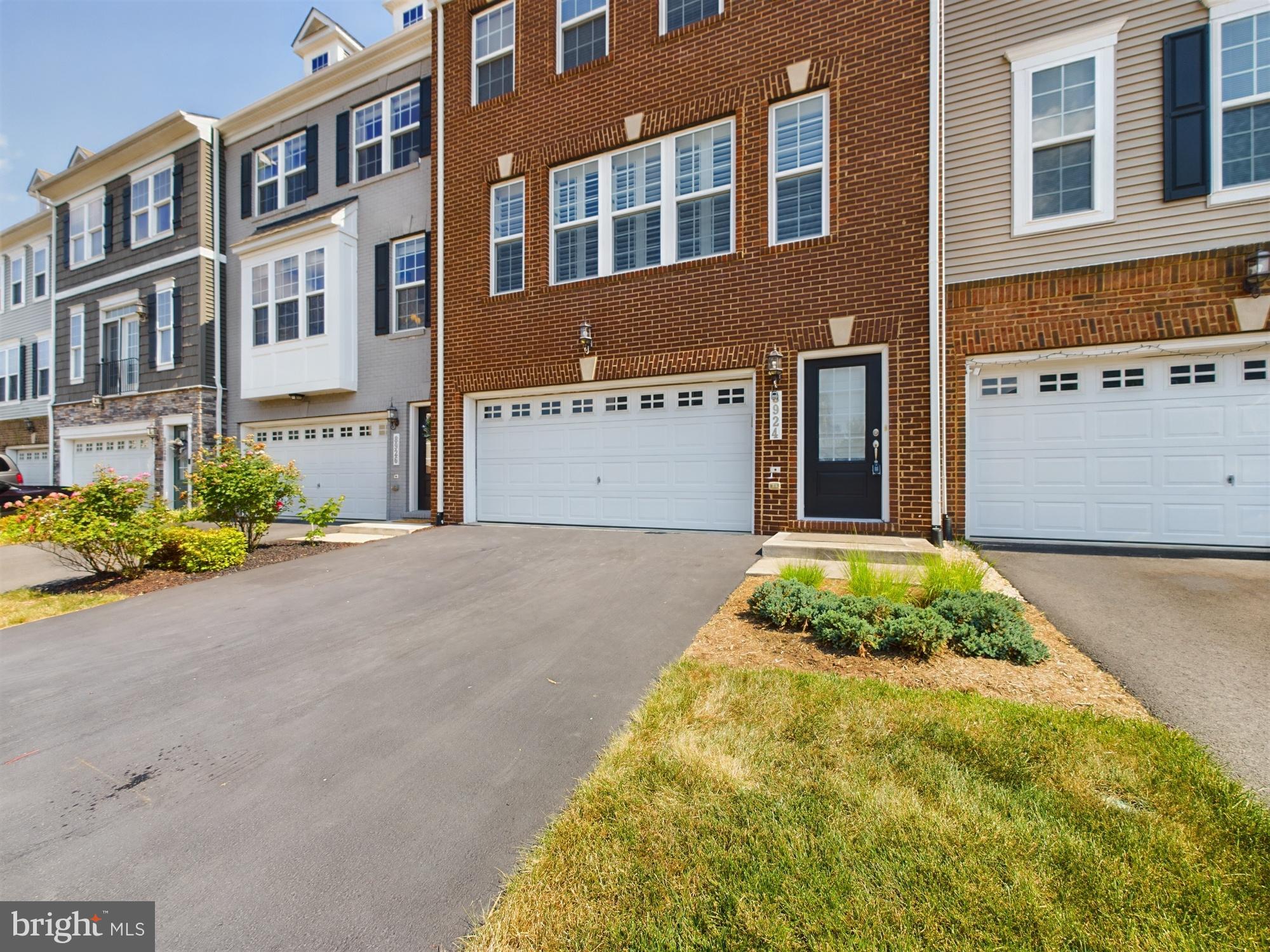 BRADLEY SQUARE - Residential Lease