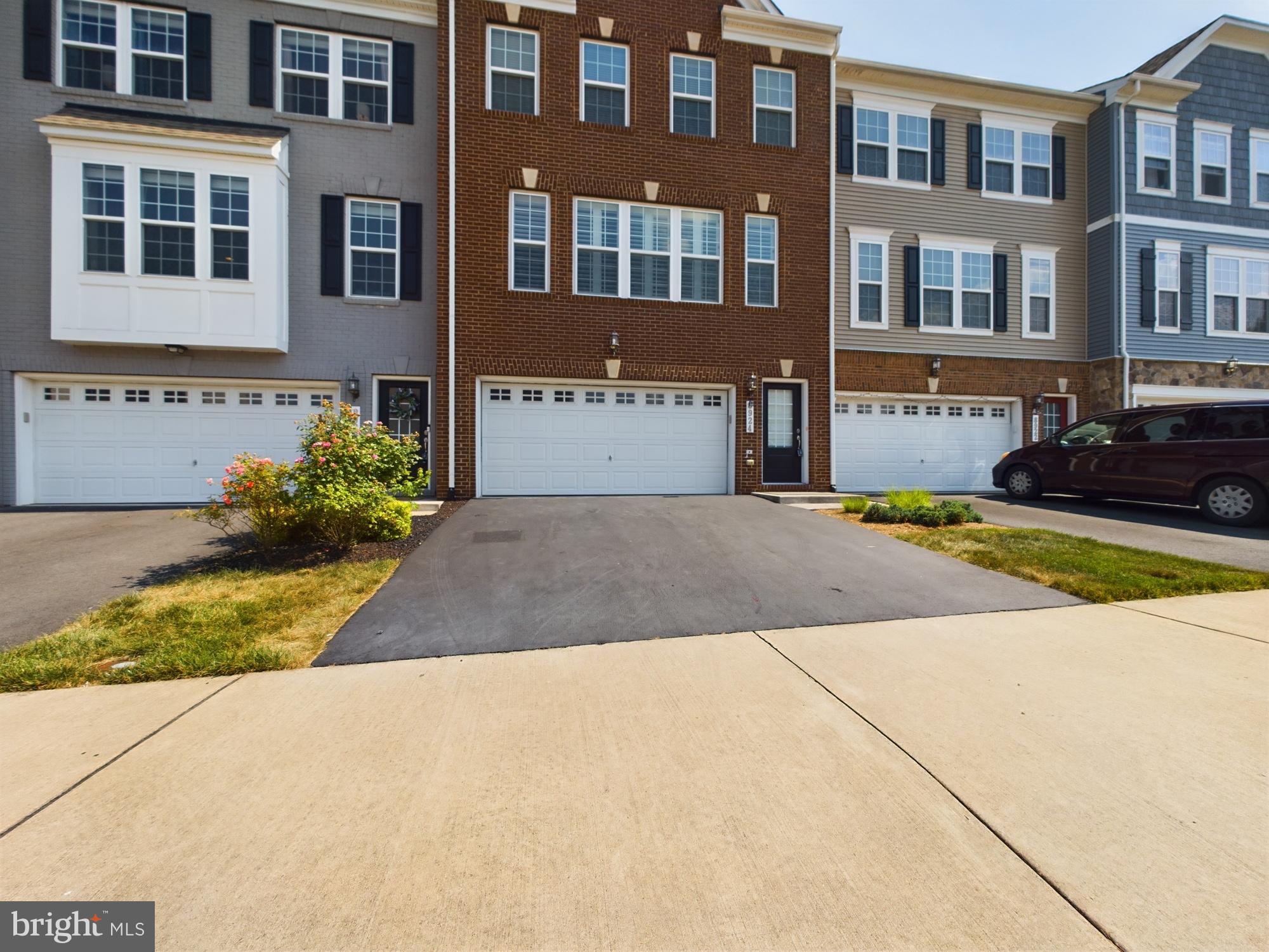 BRADLEY SQUARE - Residential Lease