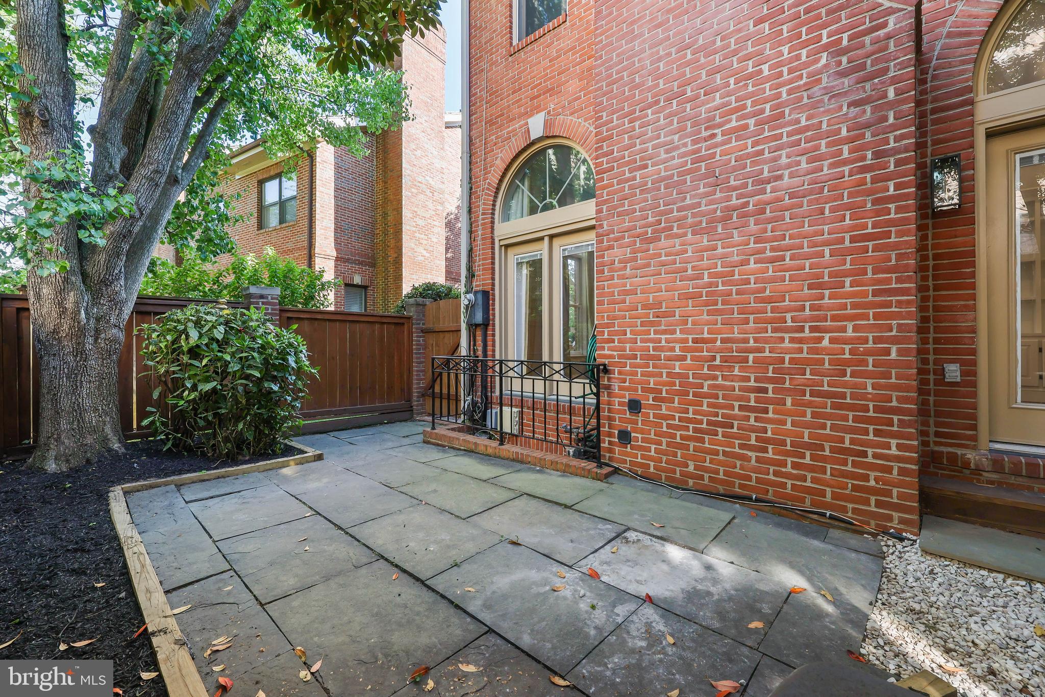 HAMPTONS OF MCLEAN - Residential