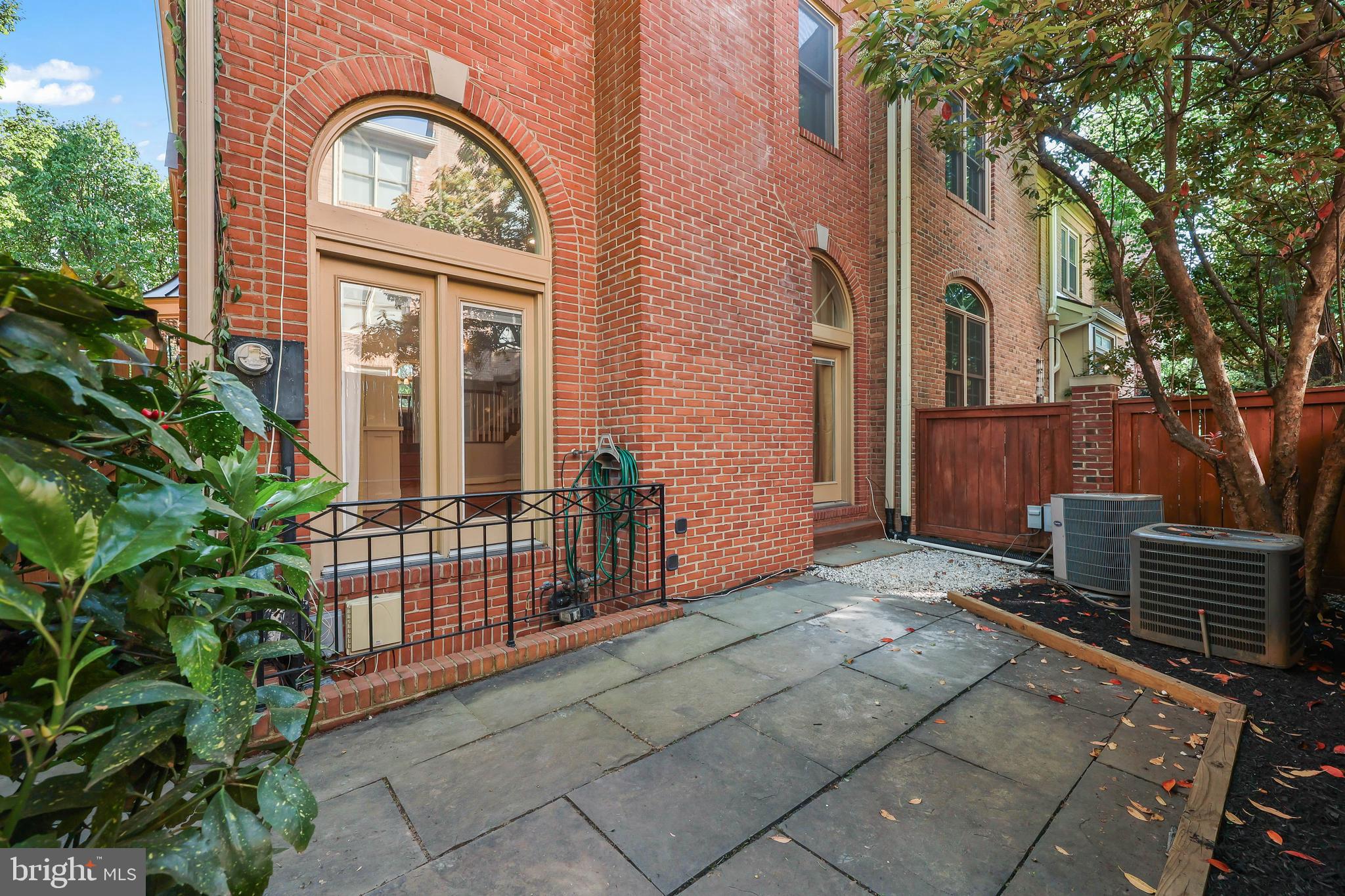 HAMPTONS OF MCLEAN - Residential