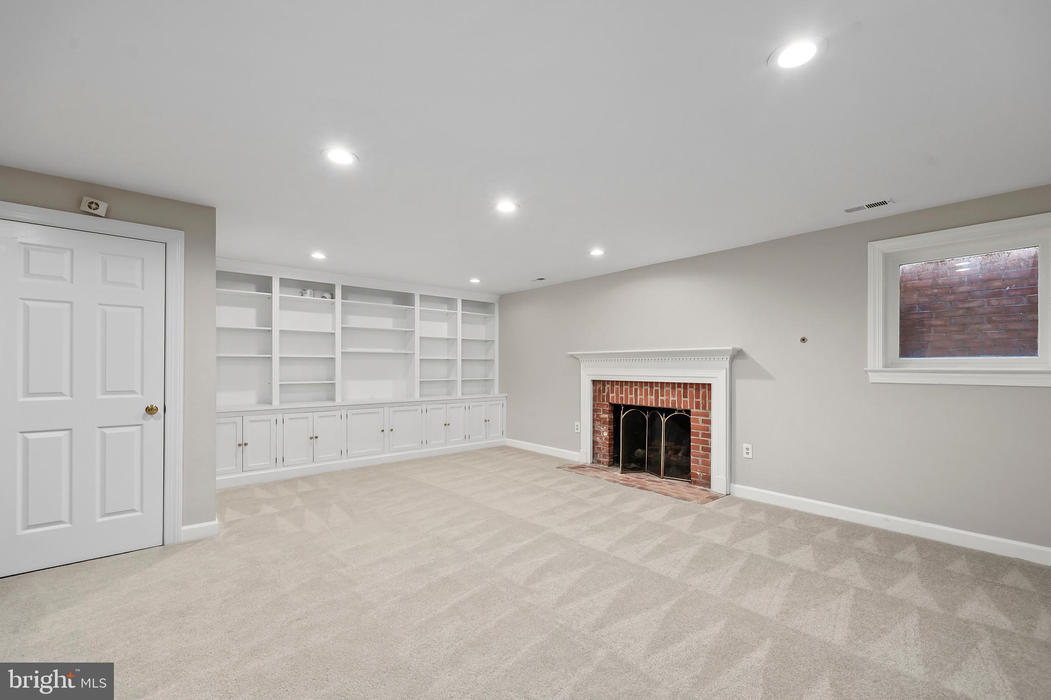 HAMPTONS OF MCLEAN - Residential