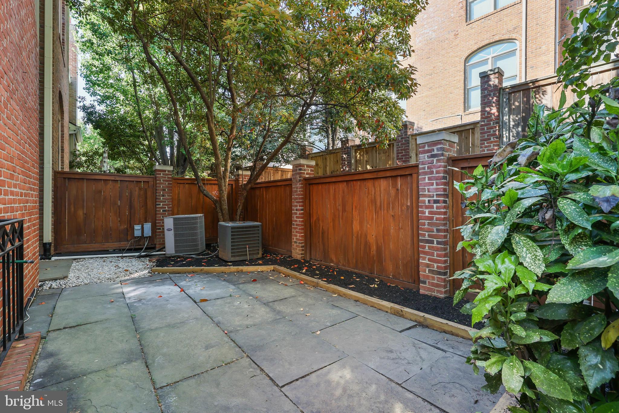 HAMPTONS OF MCLEAN - Residential