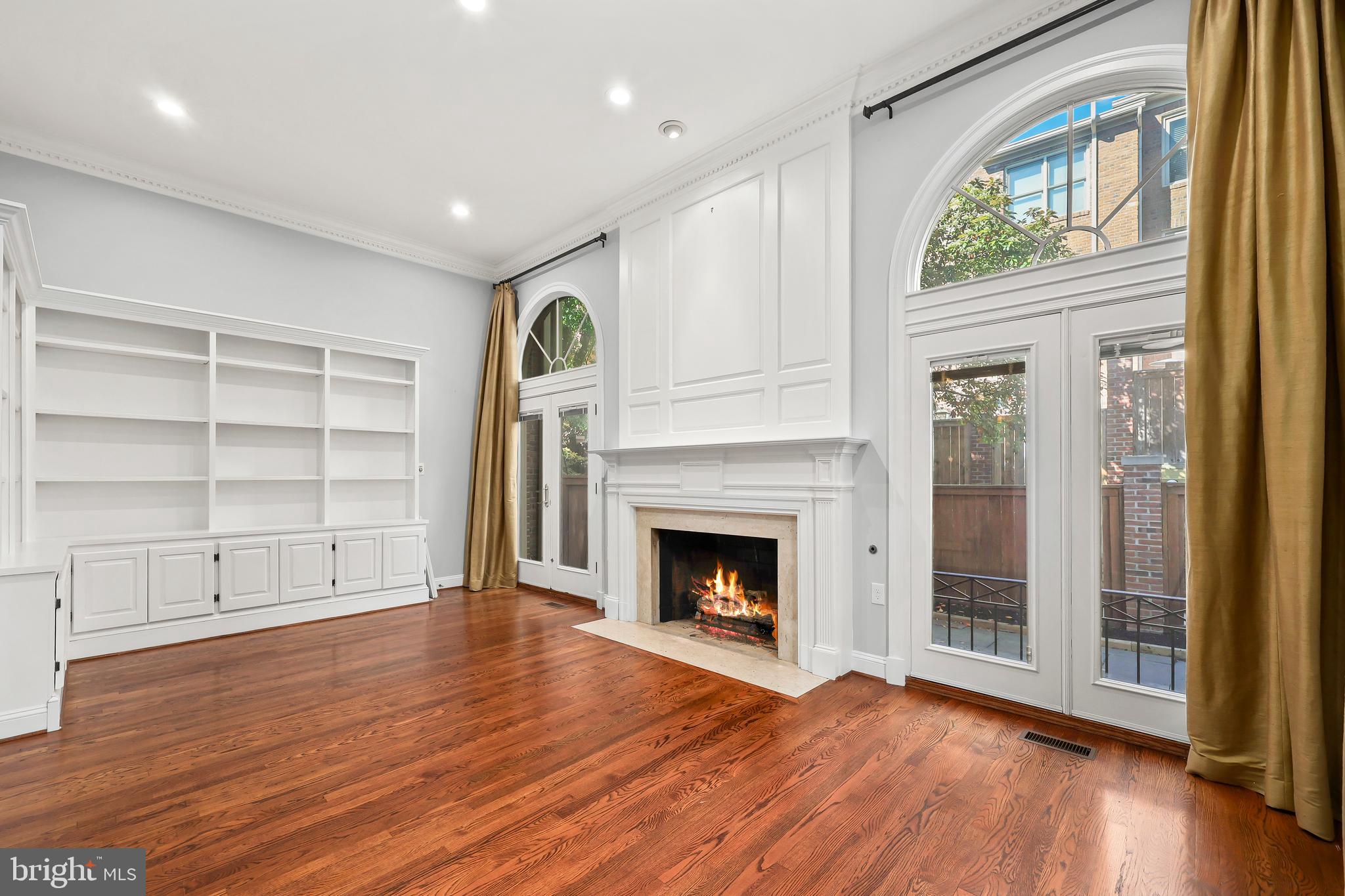 HAMPTONS OF MCLEAN - Residential