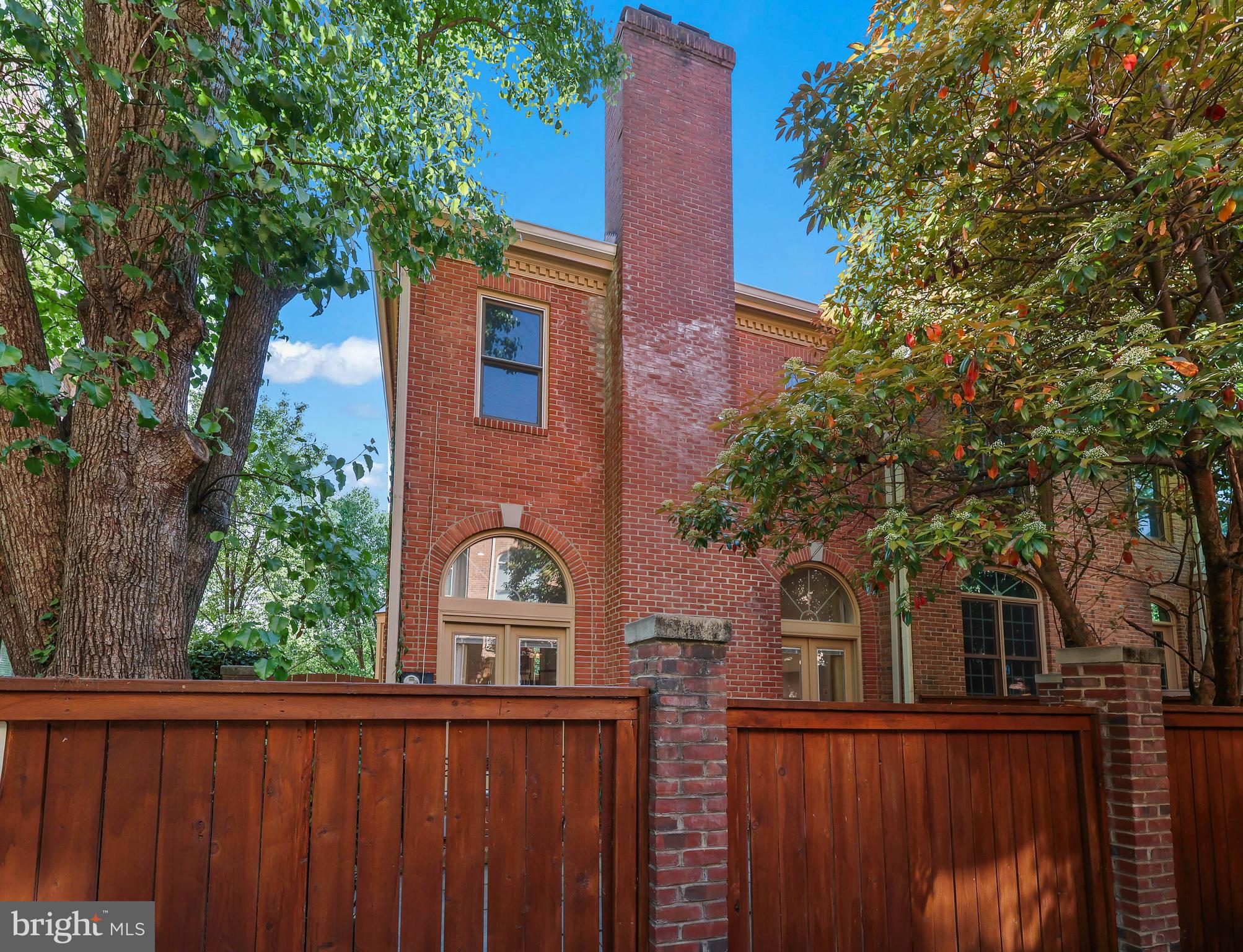 HAMPTONS OF MCLEAN - Residential