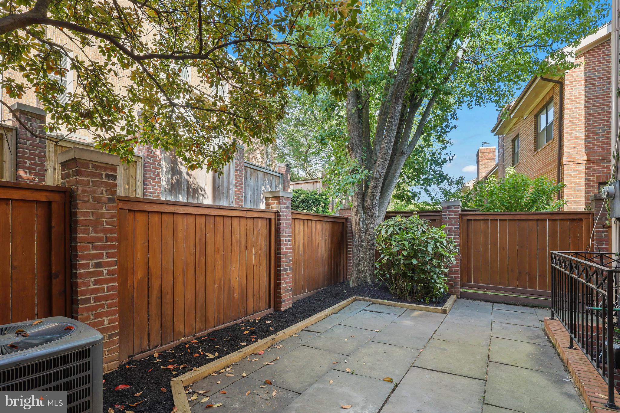 HAMPTONS OF MCLEAN - Residential