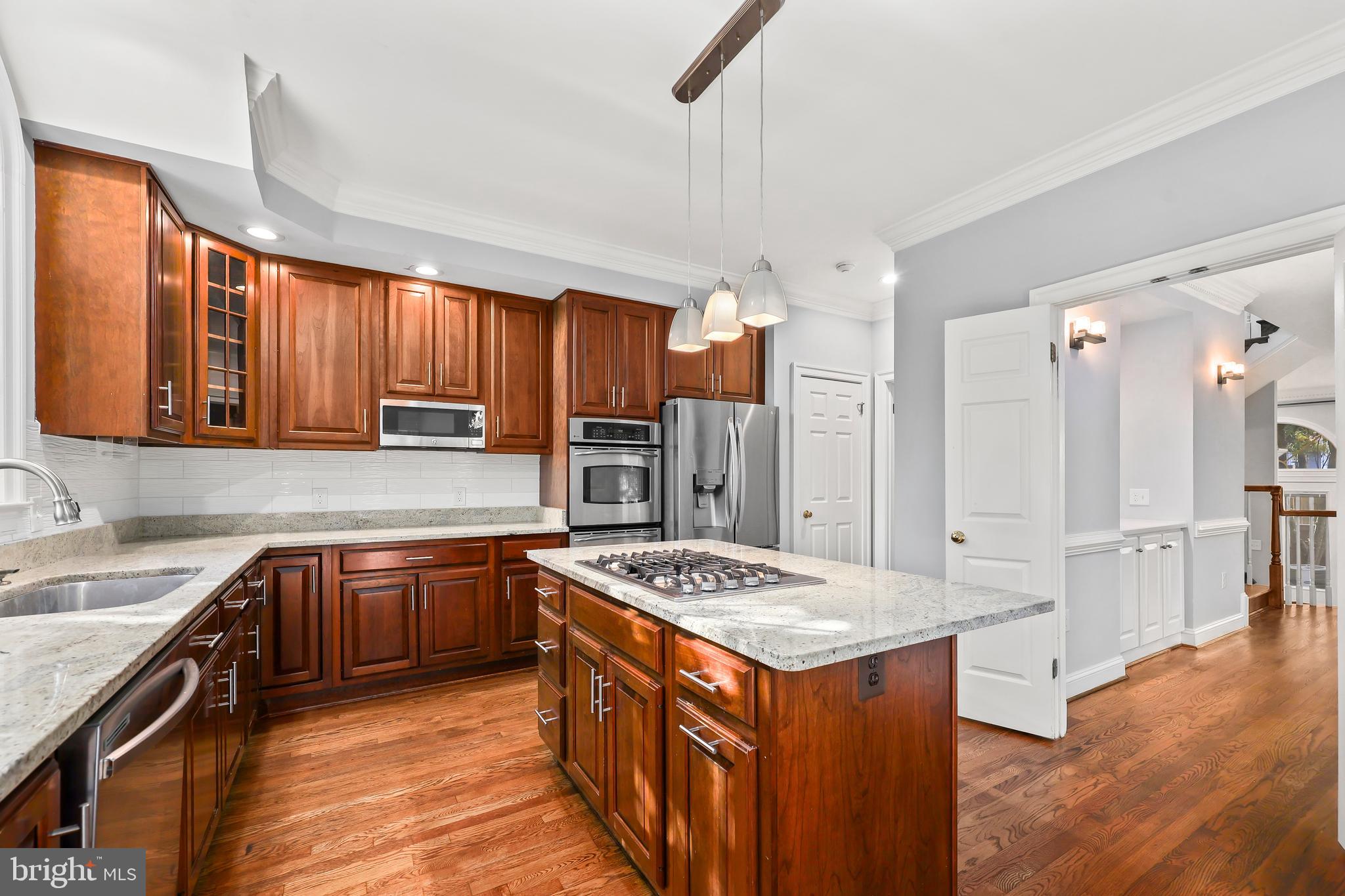 HAMPTONS OF MCLEAN - Residential