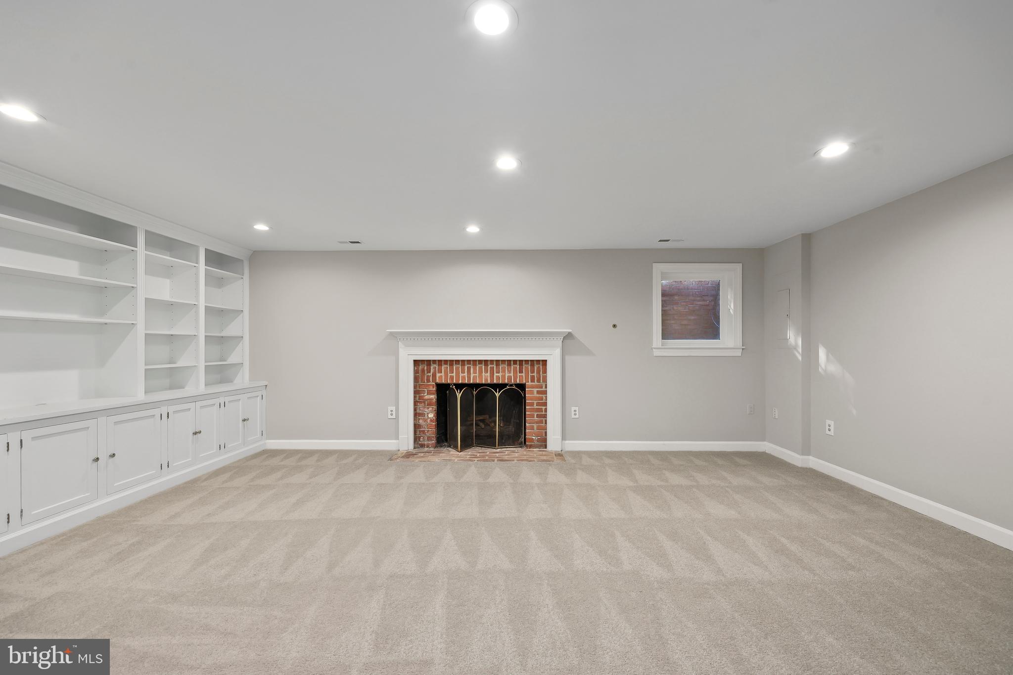 HAMPTONS OF MCLEAN - Residential