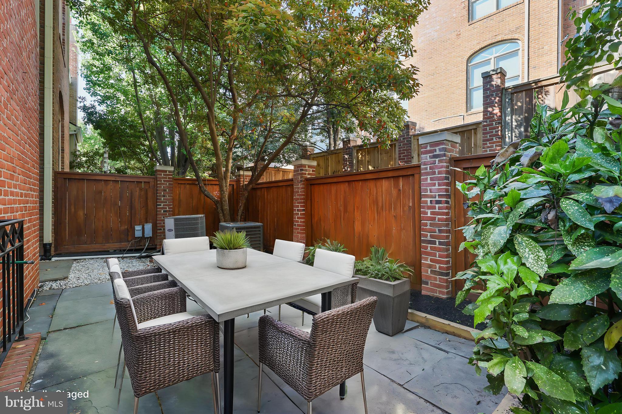 HAMPTONS OF MCLEAN - Residential