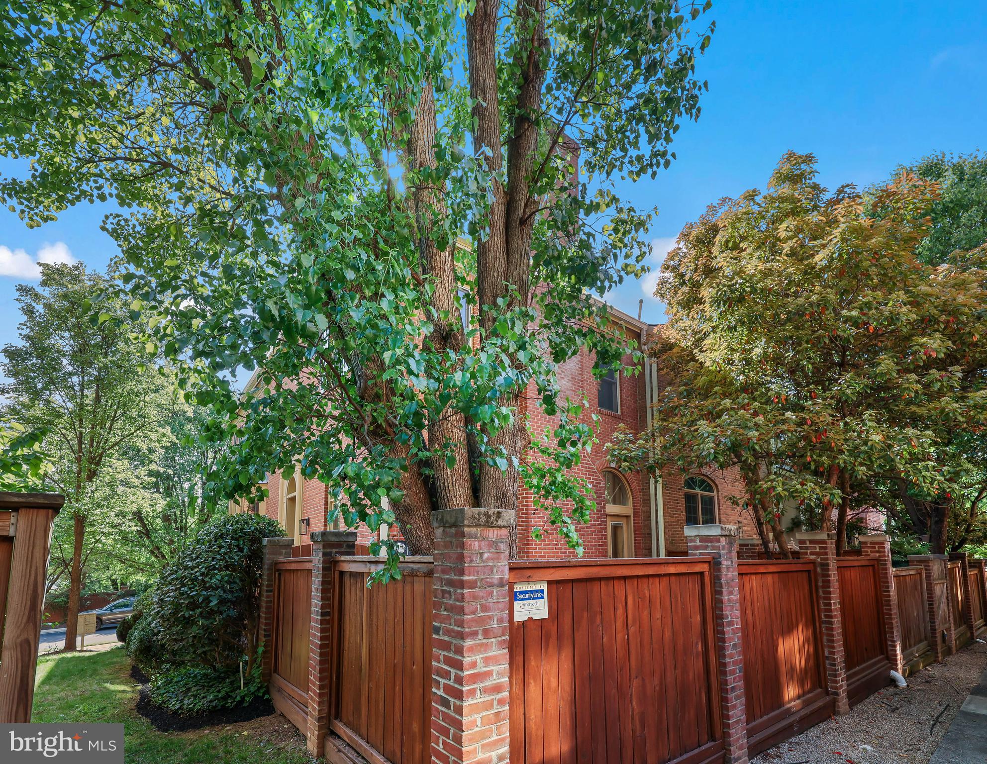 HAMPTONS OF MCLEAN - Residential