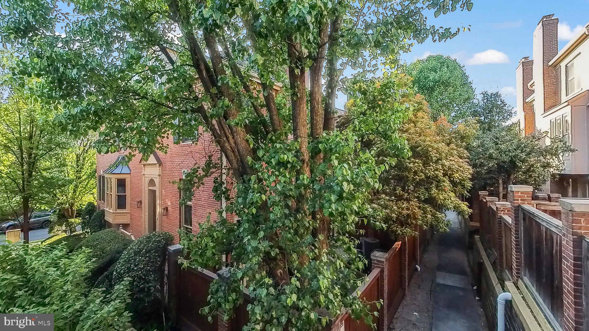 HAMPTONS OF MCLEAN - Residential