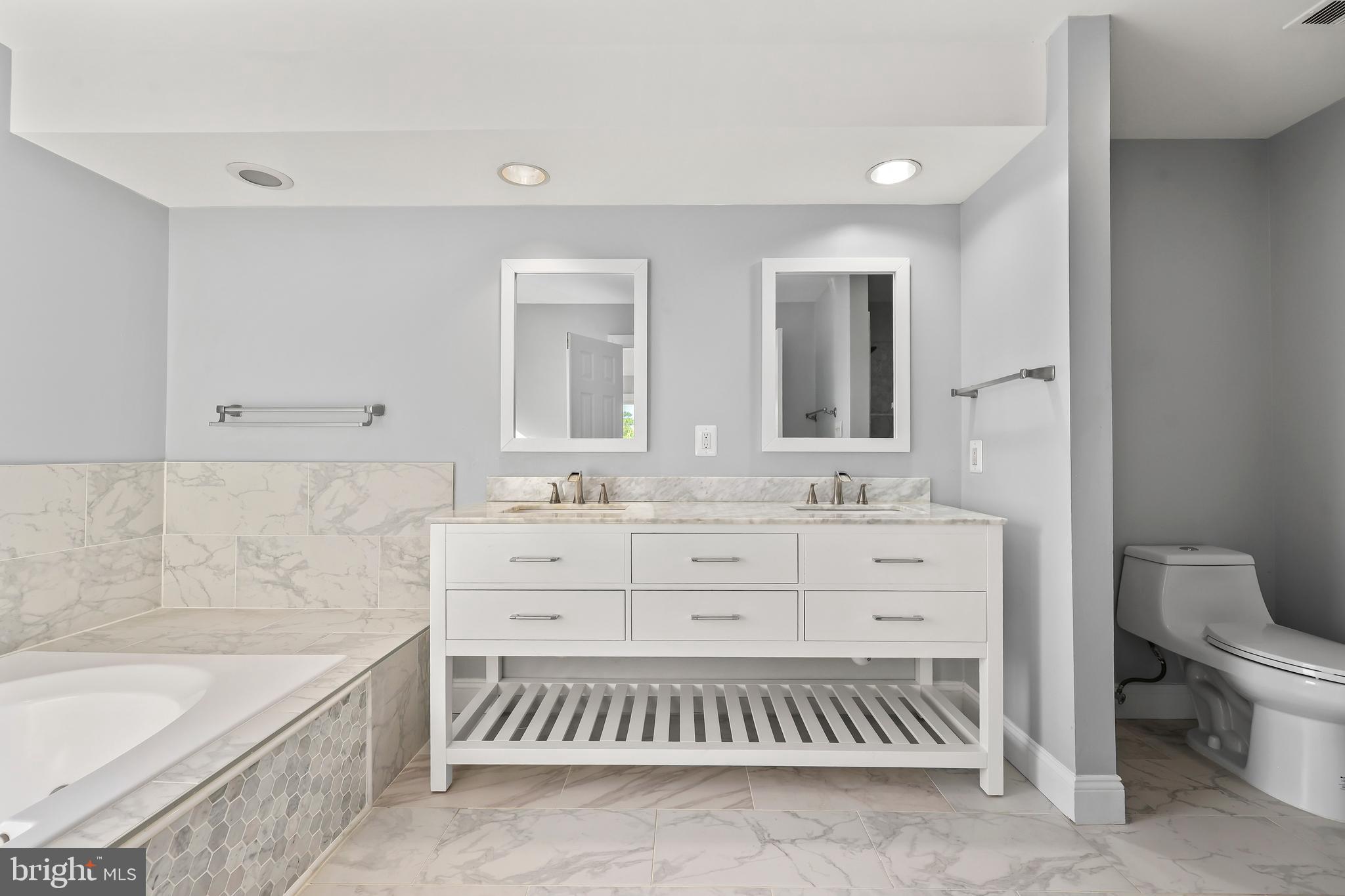 HAMPTONS OF MCLEAN - Residential