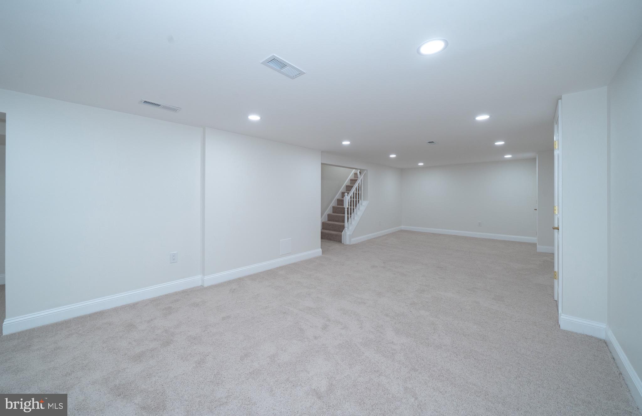 NEW CASTLE MANOR - Residential