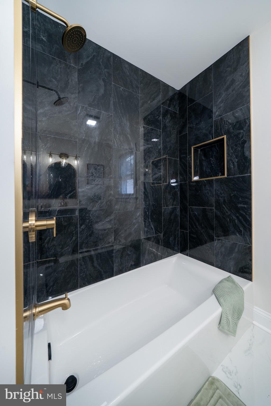 NEW CASTLE MANOR - Residential