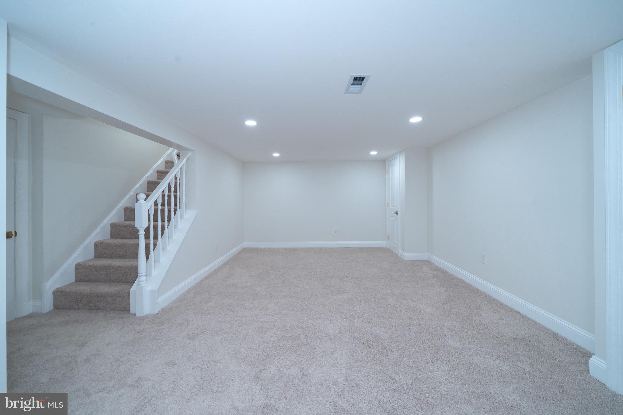 NEW CASTLE MANOR - Residential