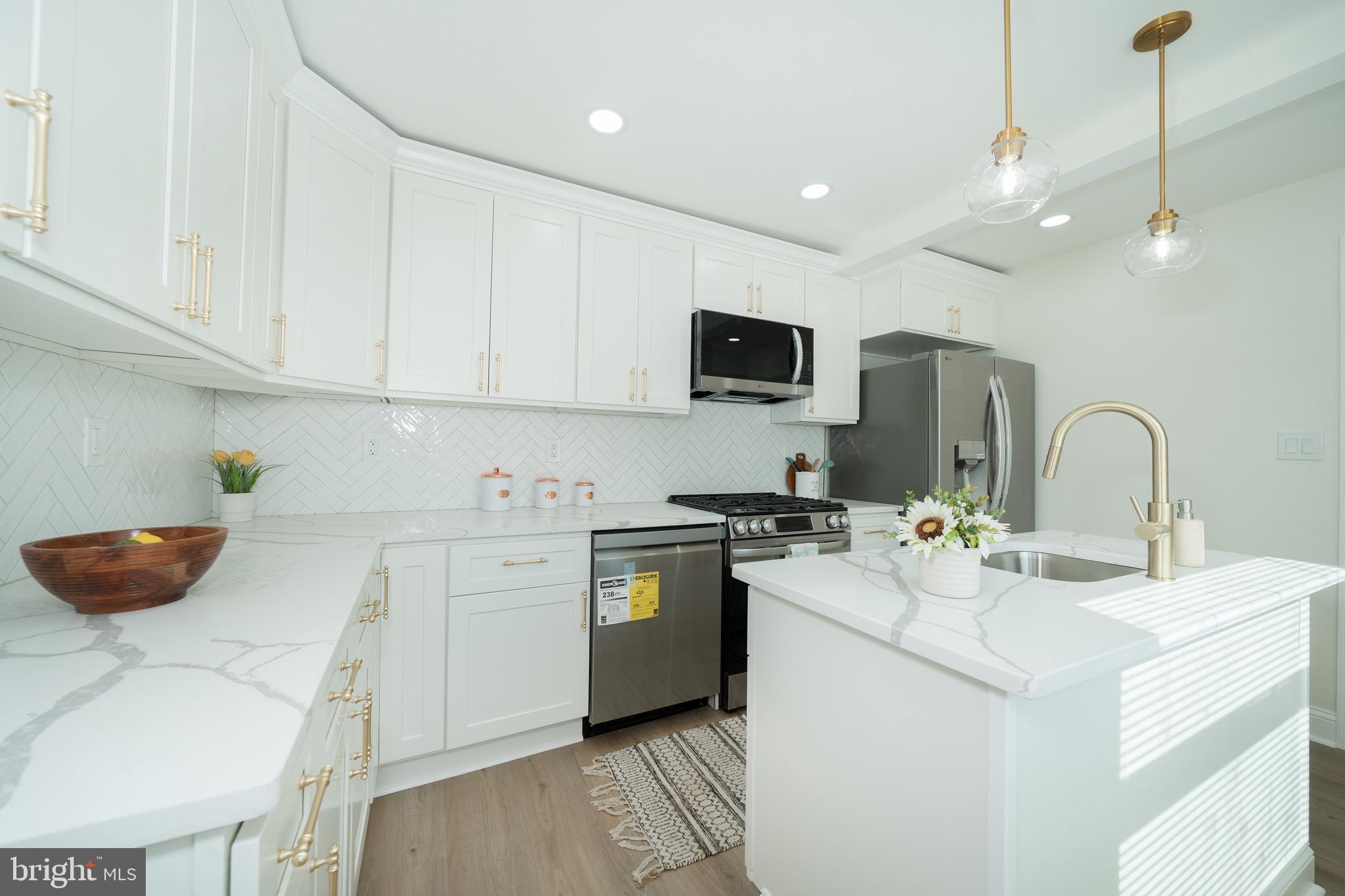 NEW CASTLE MANOR - Residential