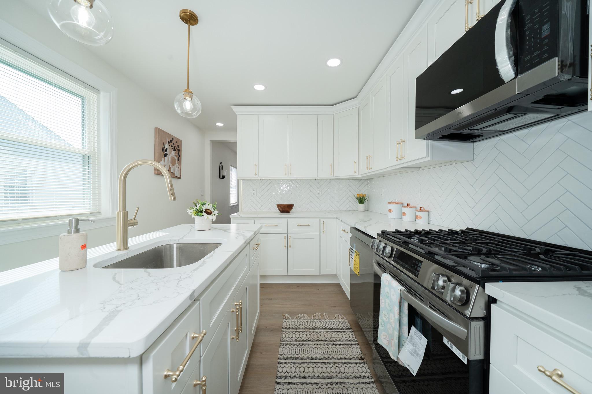 NEW CASTLE MANOR - Residential