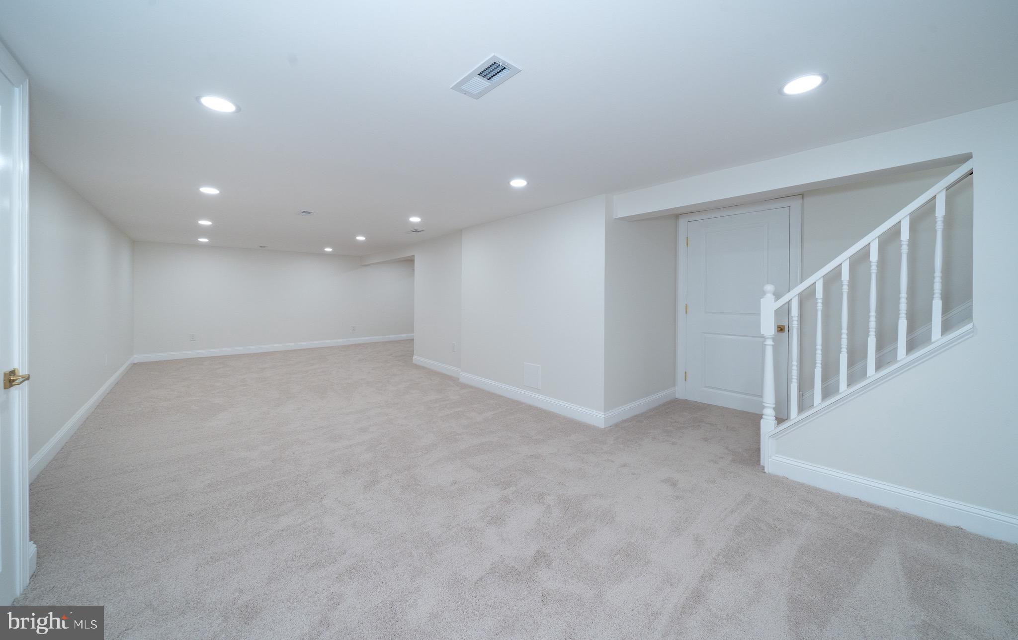 NEW CASTLE MANOR - Residential