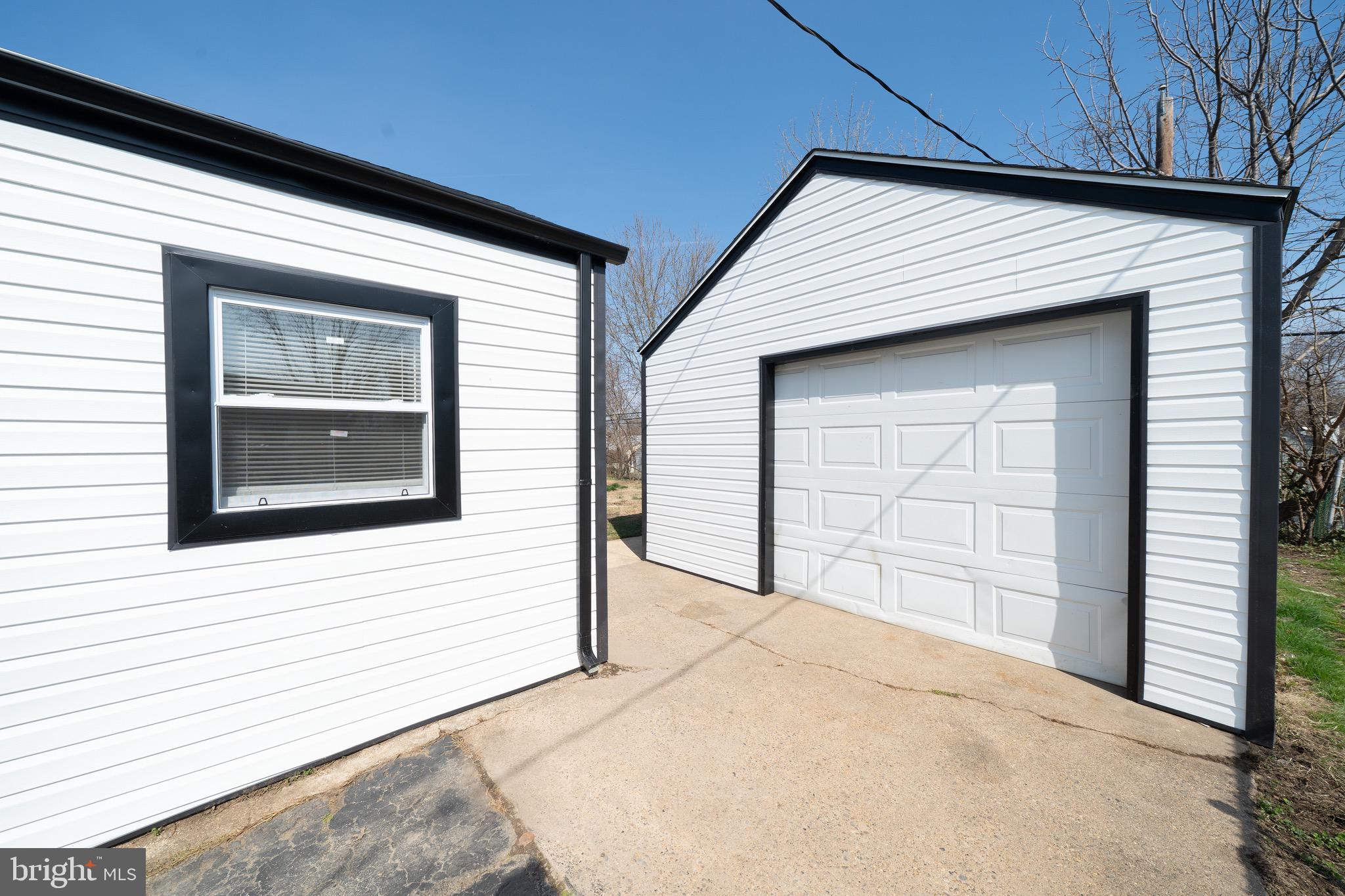 NEW CASTLE MANOR - Residential