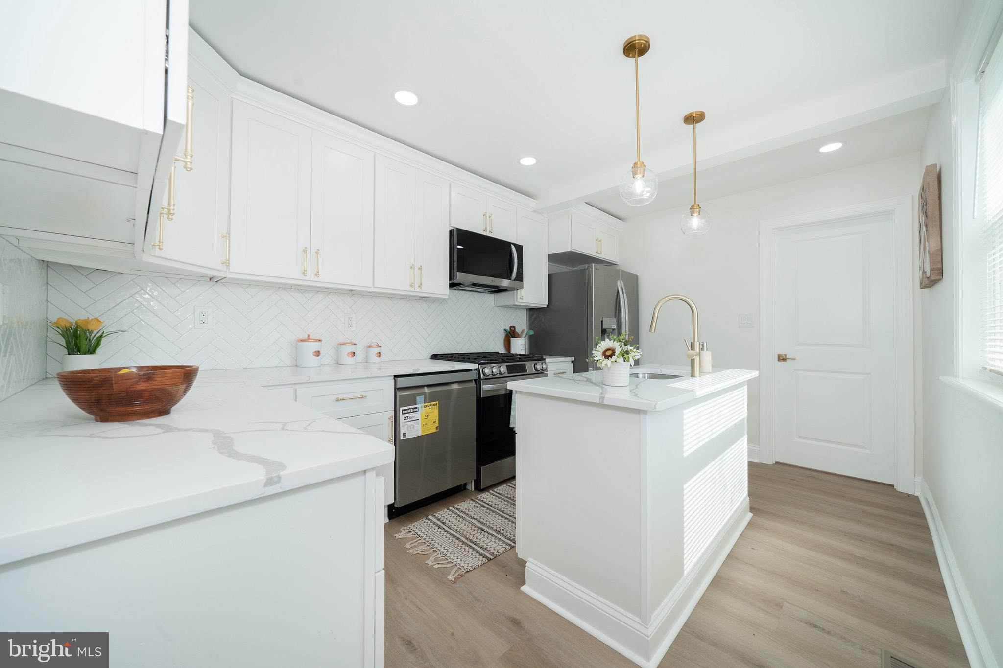 NEW CASTLE MANOR - Residential