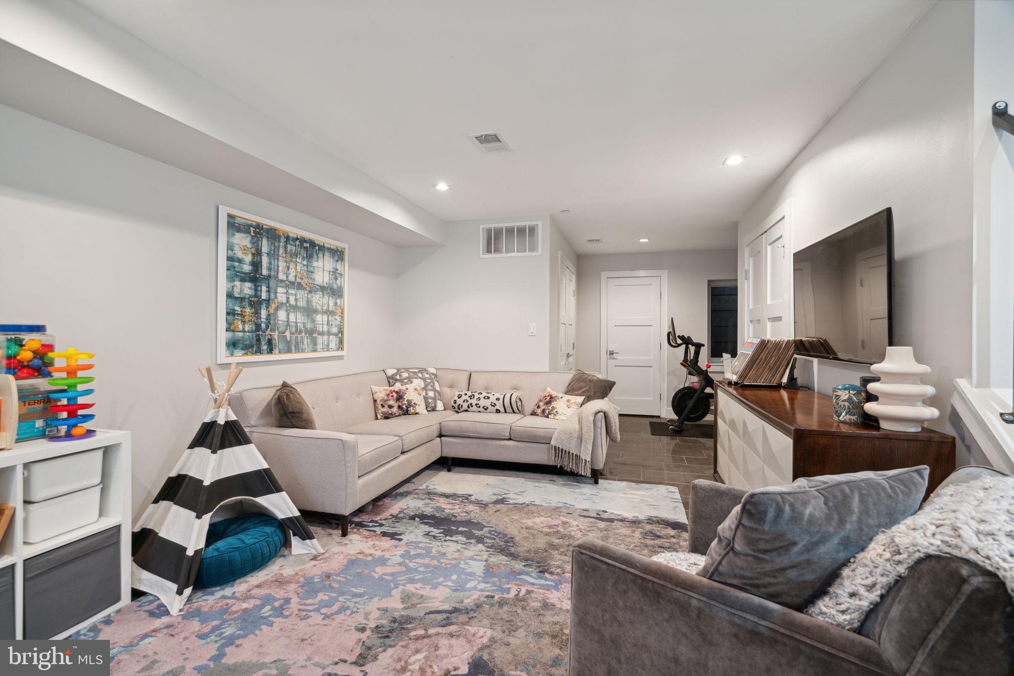 ART MUSEUM AREA - Residential