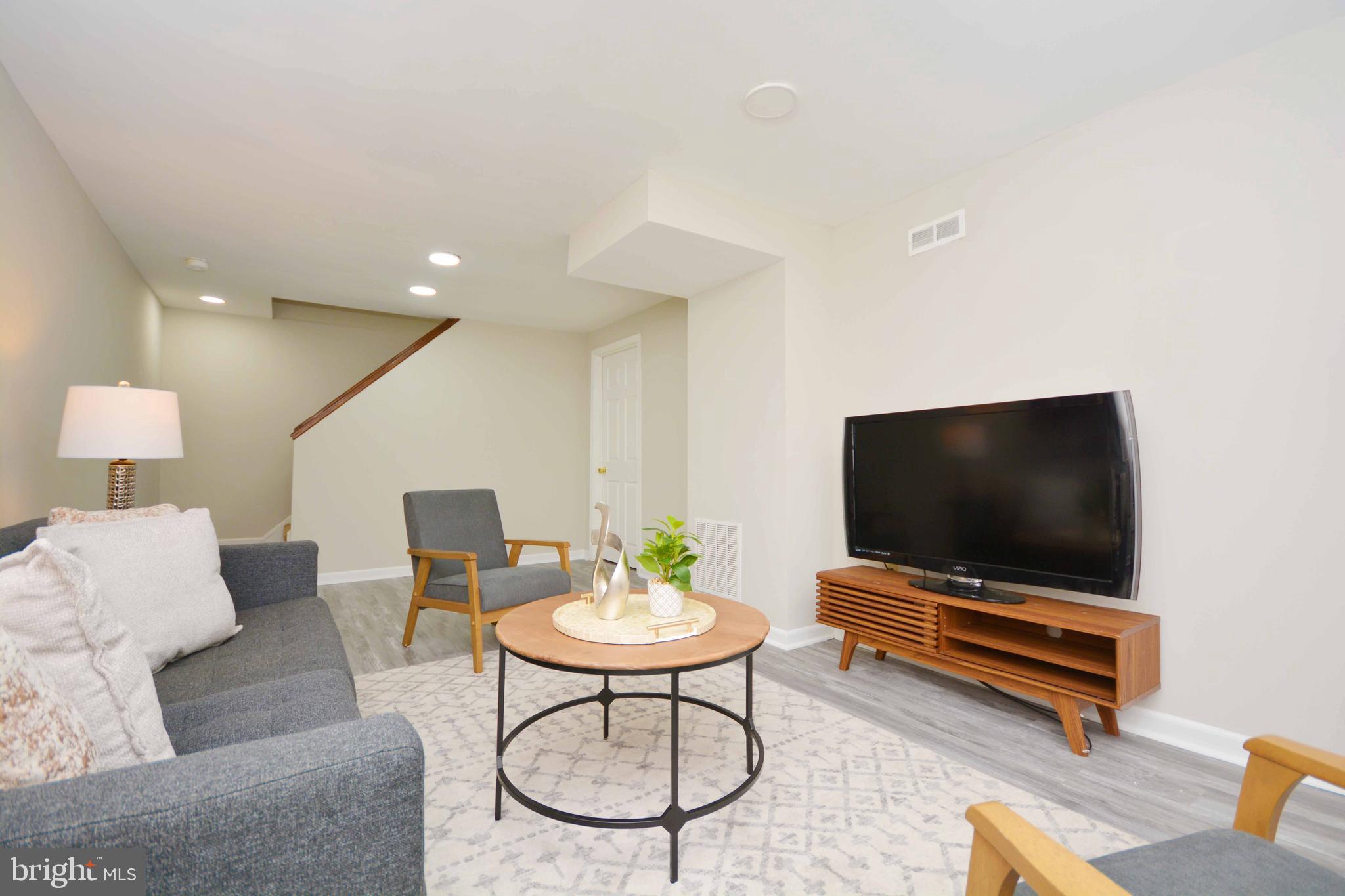 HUNT MEADOW - Residential