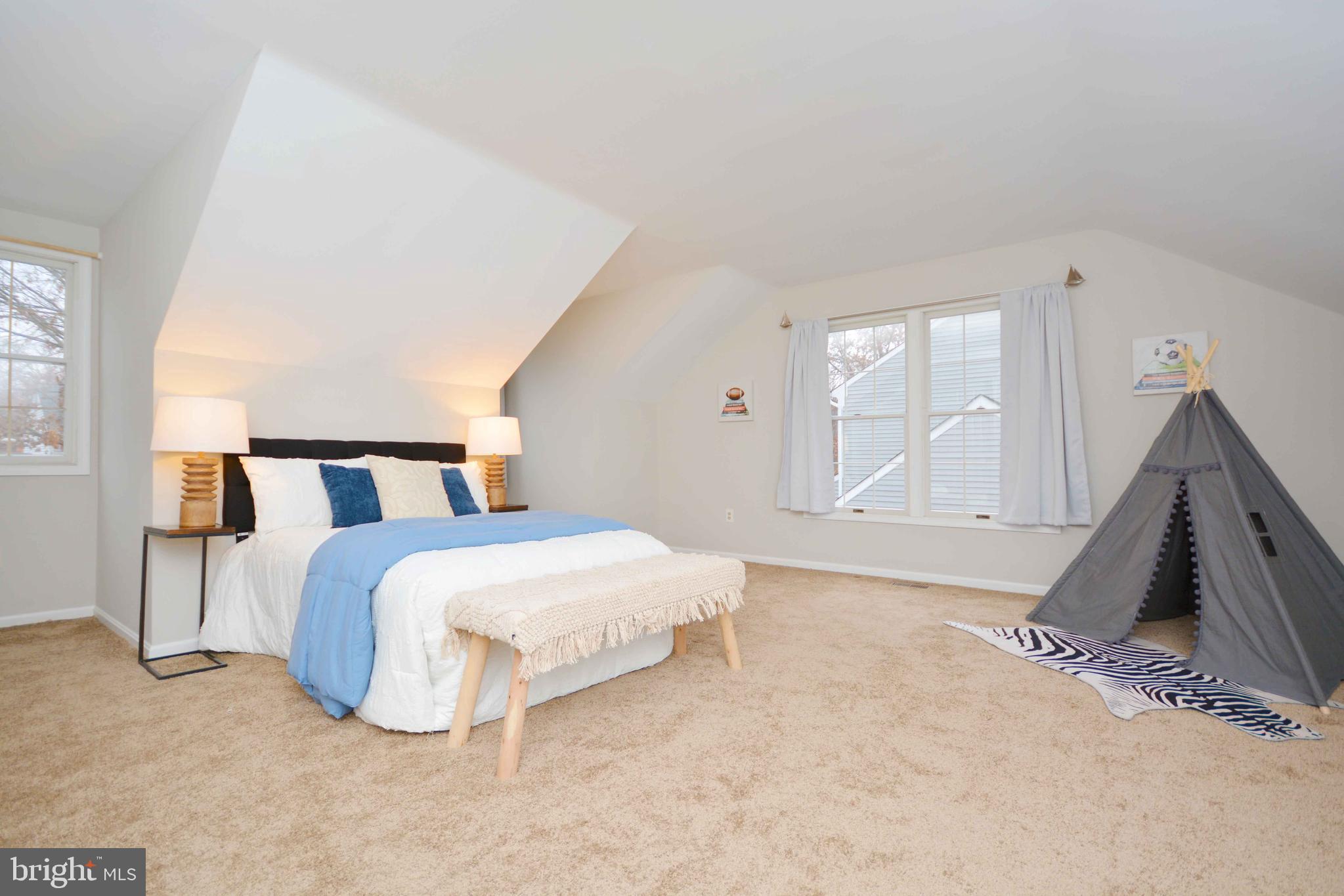 HUNT MEADOW - Residential