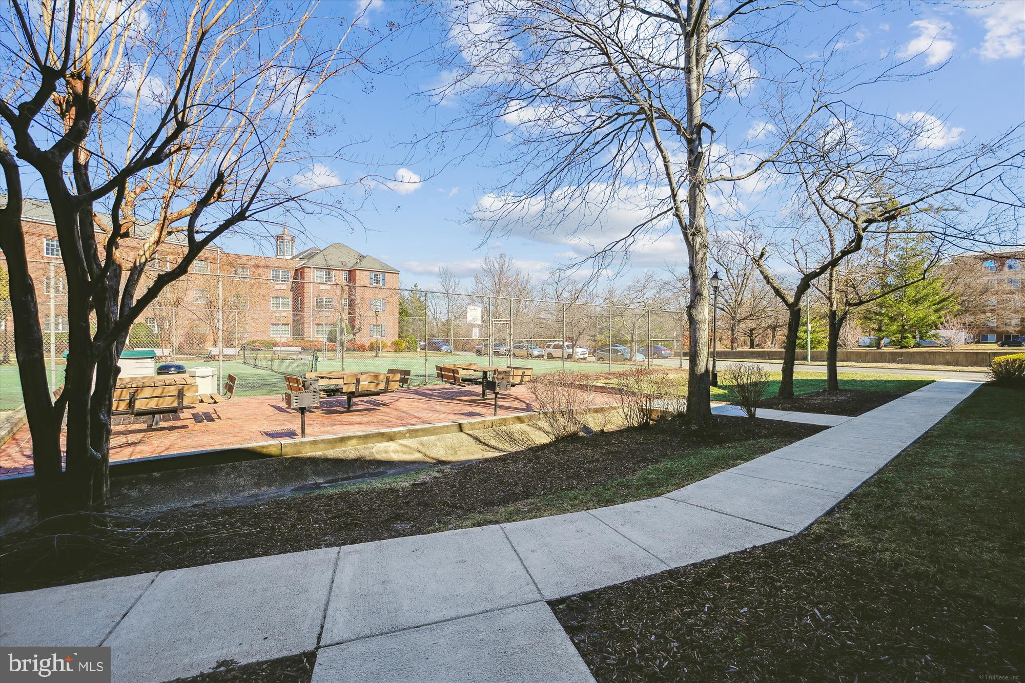 POTOWMACK CROSSING - Residential