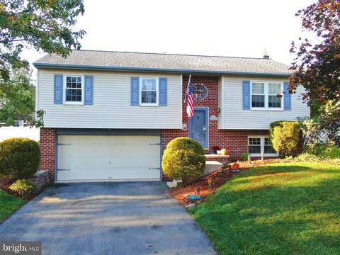 82 SCENIC DRIVE DENVER PA 17517