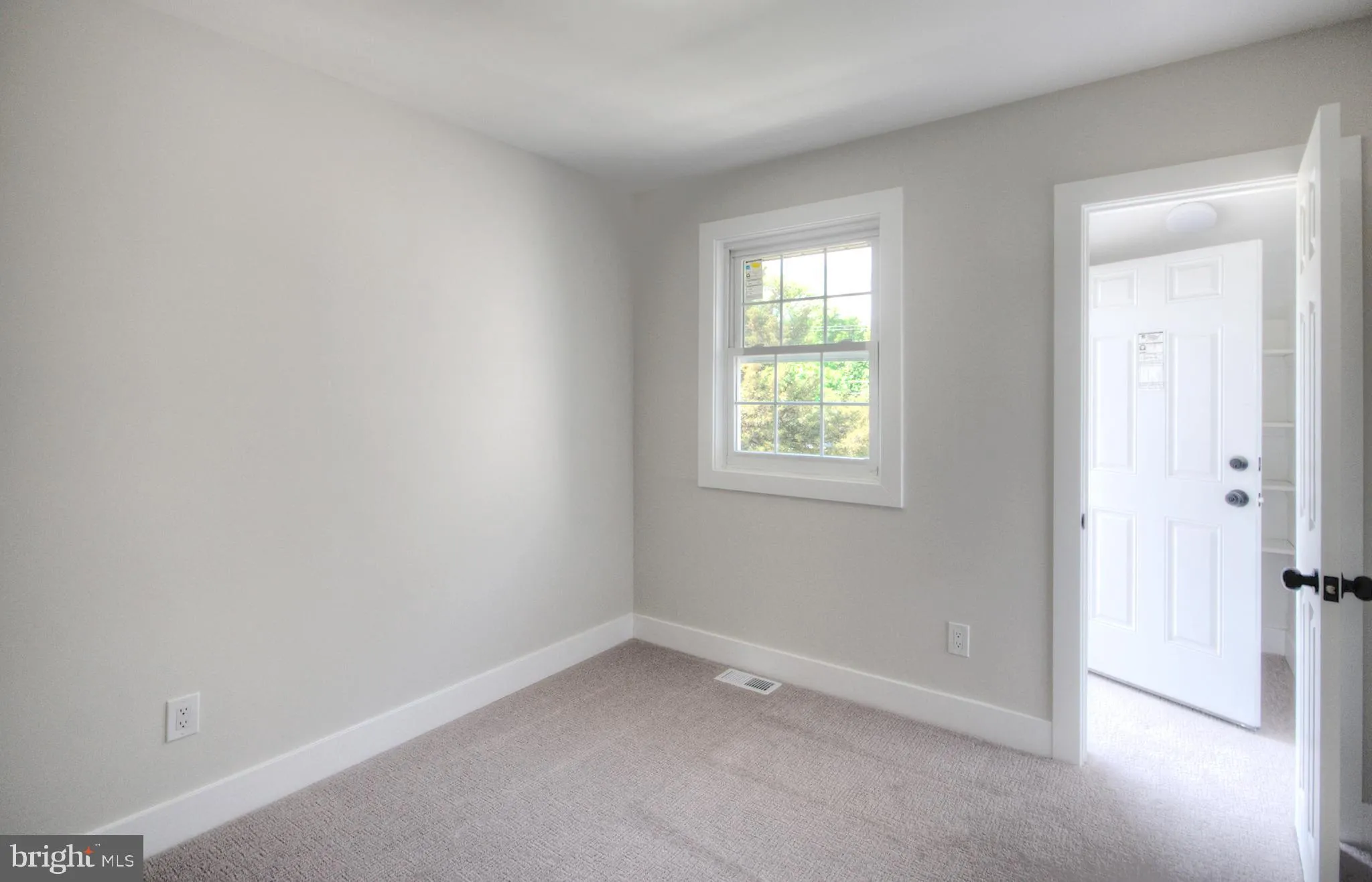 Clementon, New Jersey 08021, United States, 3 Bedrooms Bedrooms, ,2 BathroomsBathrooms,Residential,Pending,122945